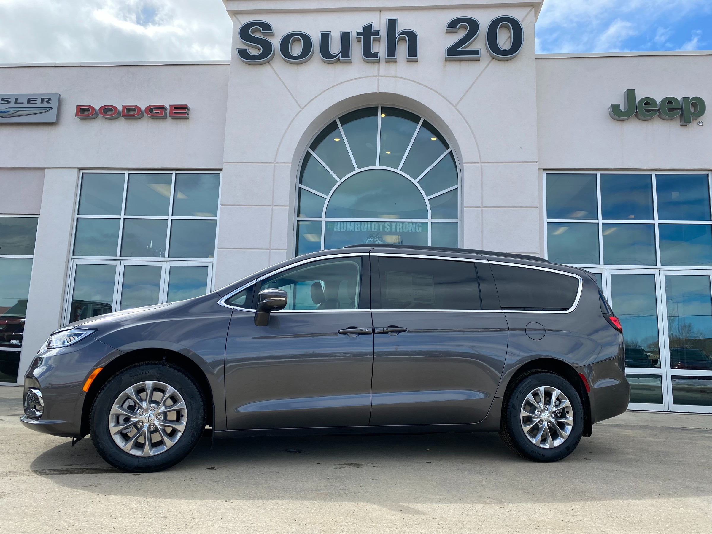 2022 Chrysler Pacifica Touring L - 10km