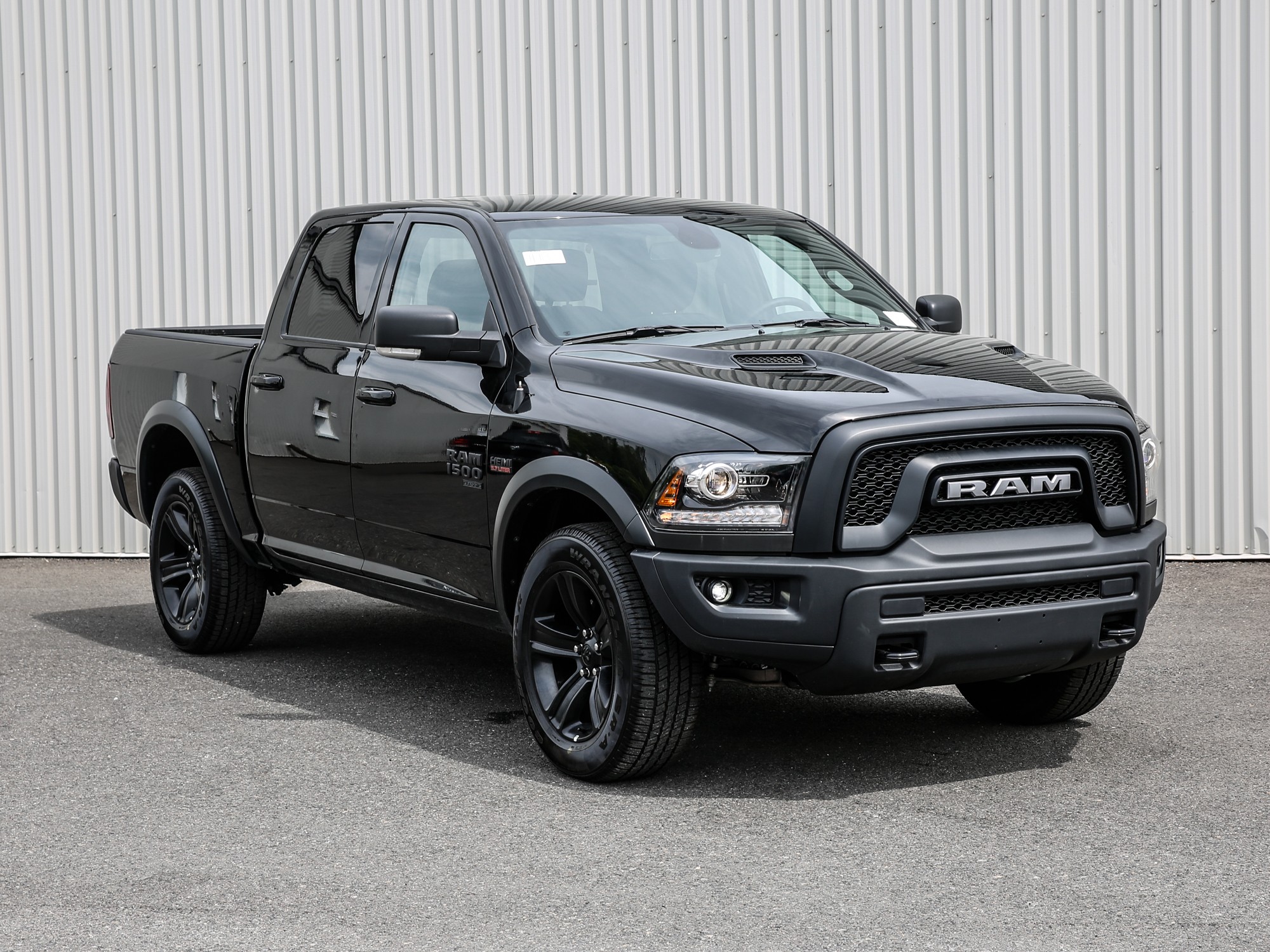 2022 RAM 1500 Classic SLT - 15km