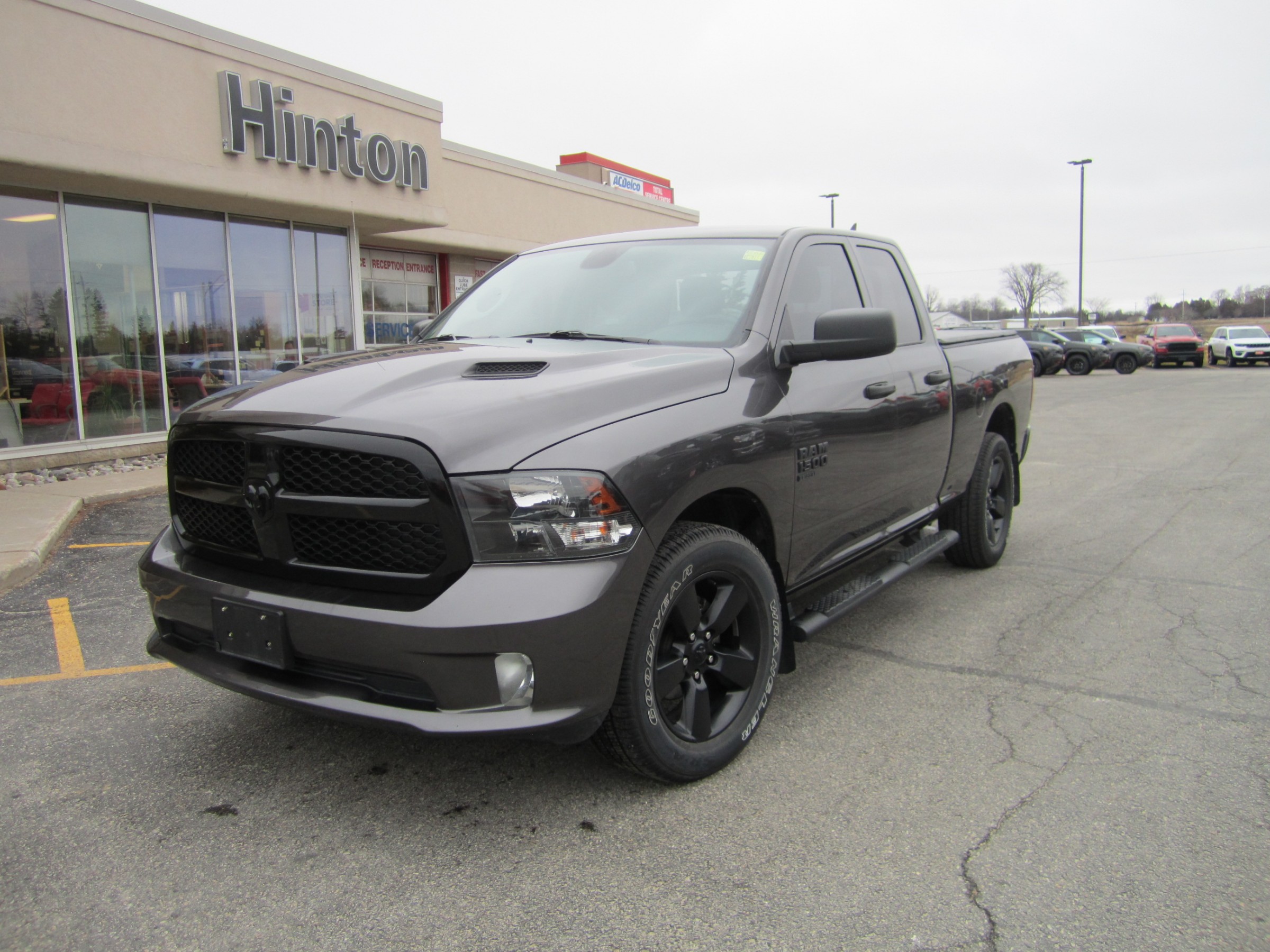 2021 RAM 1500 Classic Tradesman - 56,000km