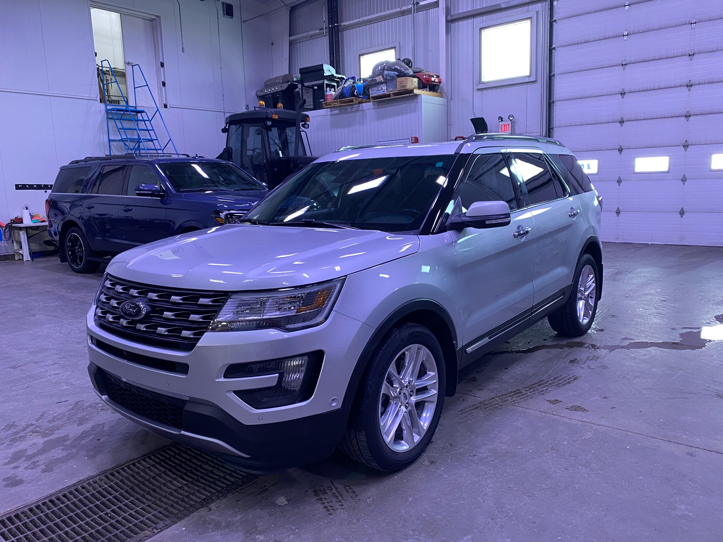2016 Ford Explorer Limited - 124,359km