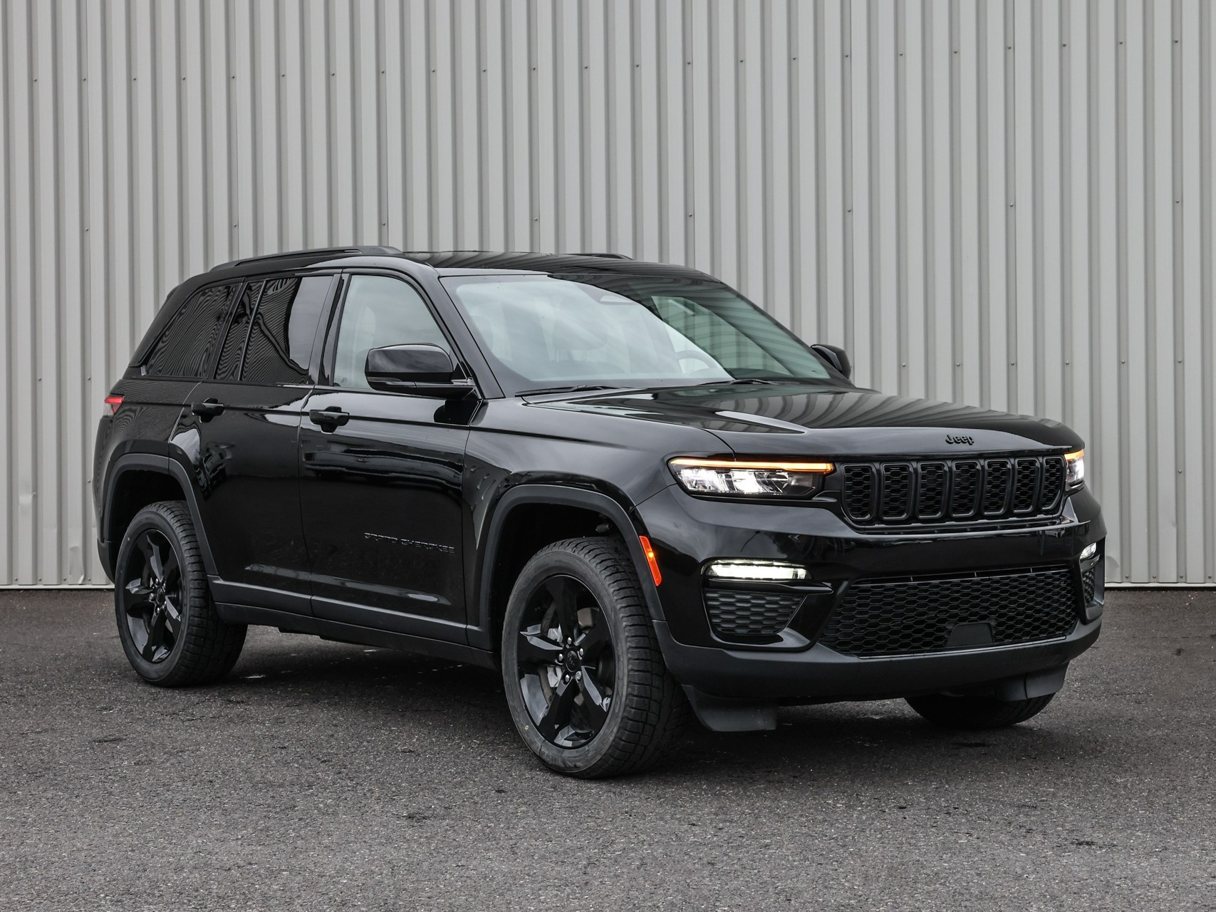 2023 Jeep Grand Cherokee Limited - 4,500km