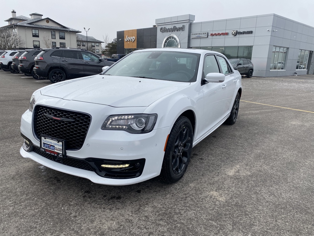 2023 Chrysler 300 S - km
