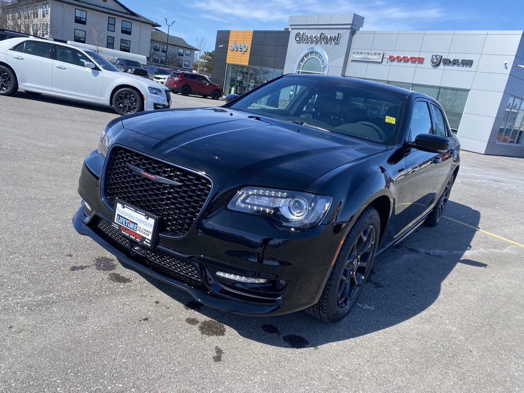 2023 Chrysler 300 S - km