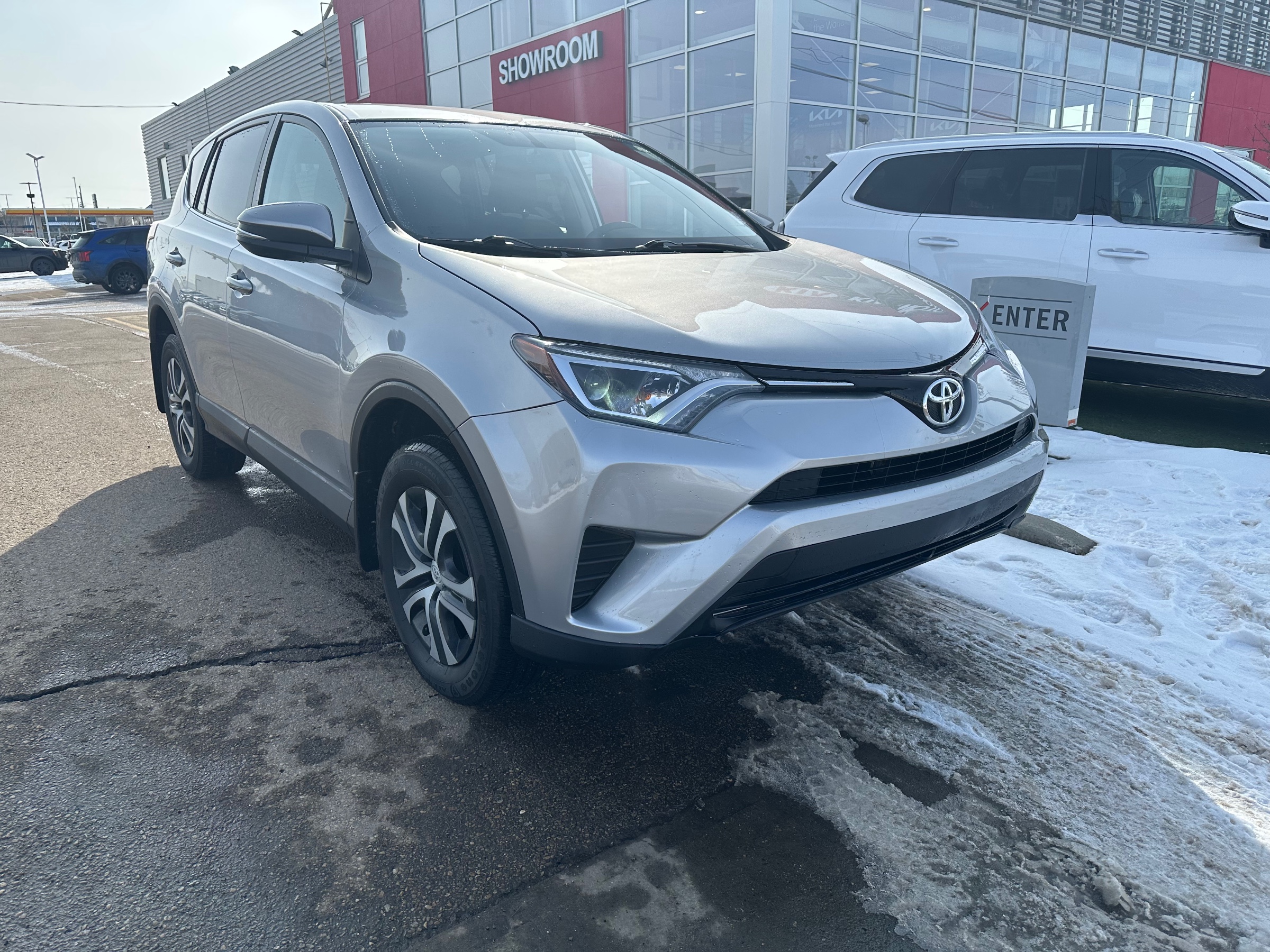 2016 Toyota RAV4 LE - 203,986km