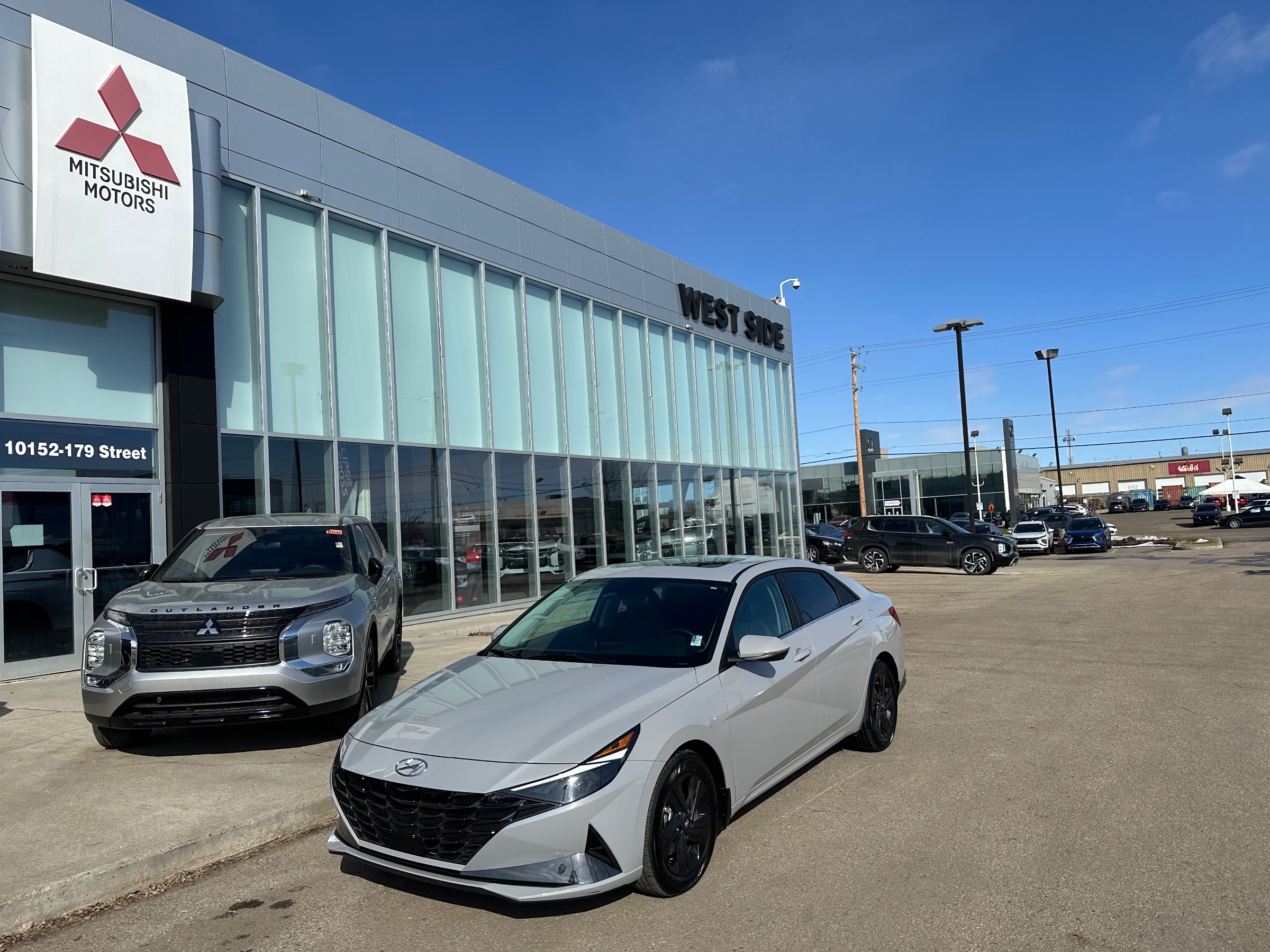 2022 Hyundai Elantra HEV Ultimate - 13,119km