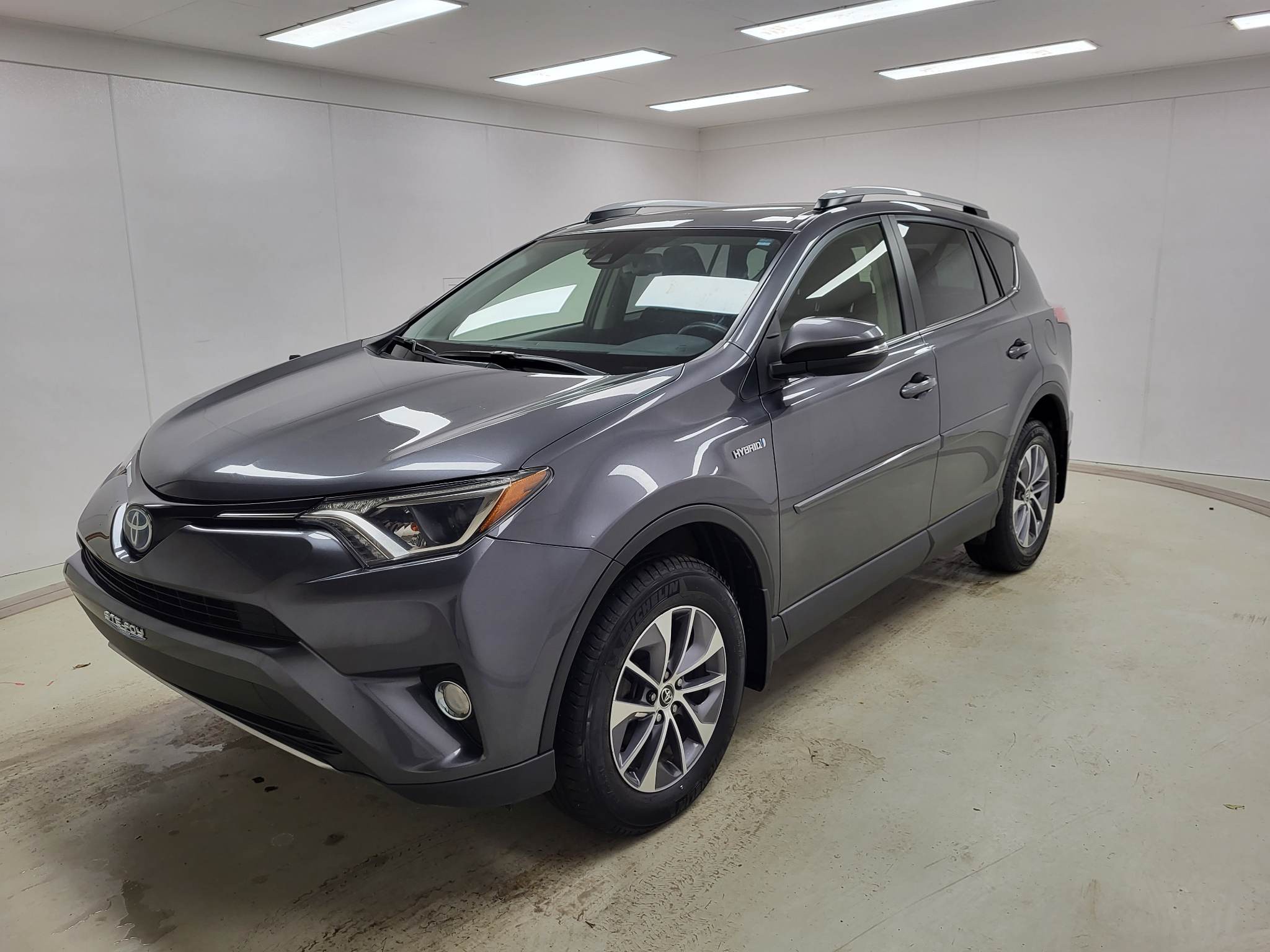 2018 Toyota RAV4 Hybrid SE - 52,108km