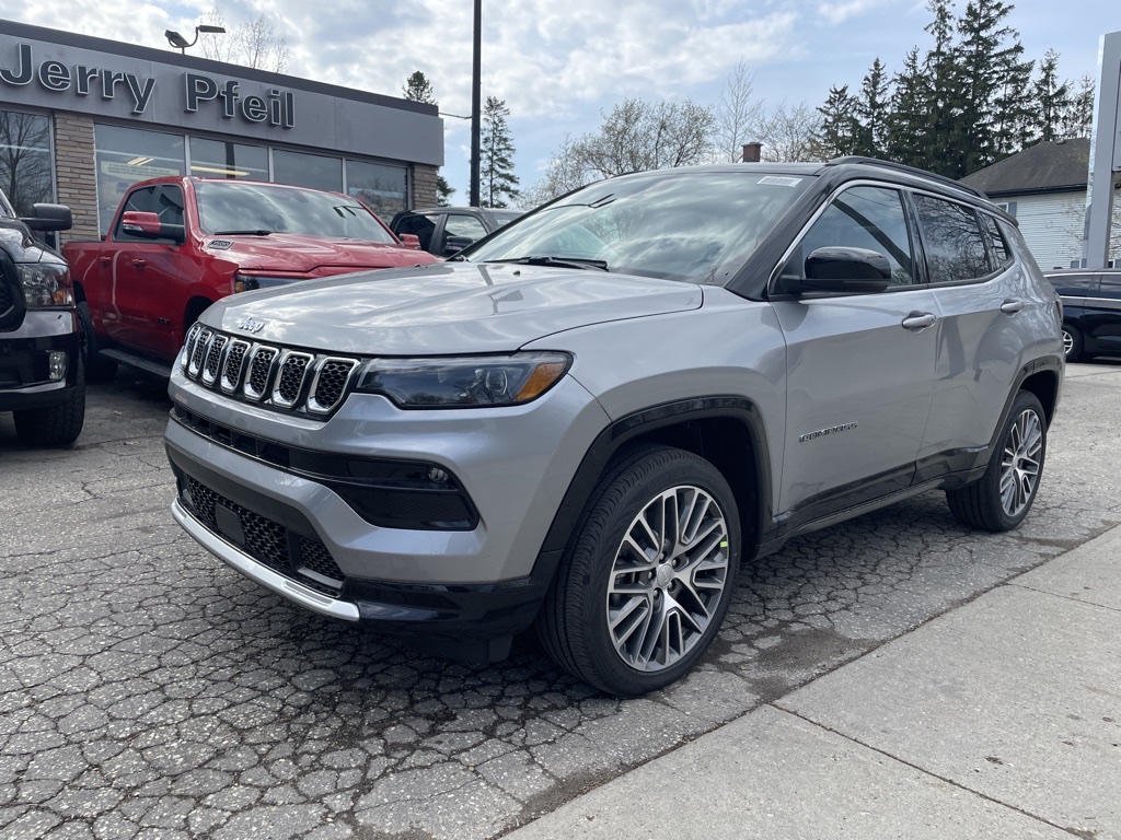 Jerry Pfeil Chrysler Dodge: New Car Dealership in Ontario