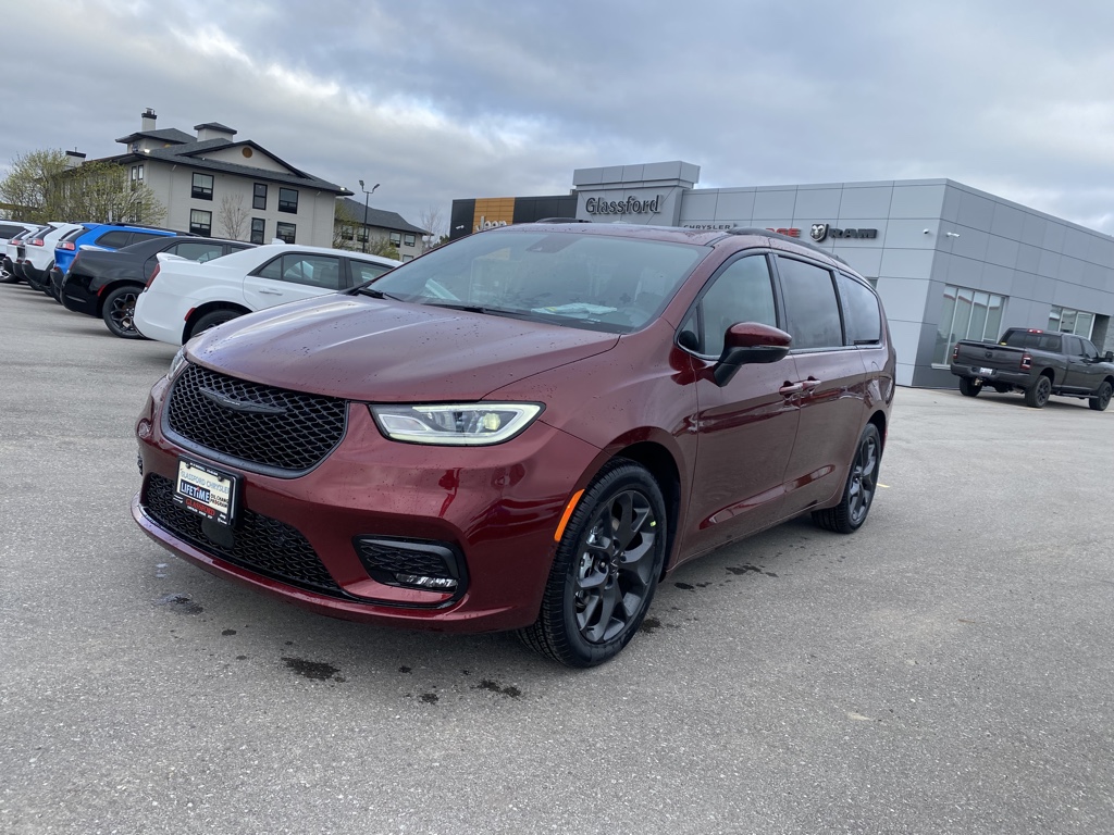 2023 Chrysler Pacifica Touring-L - 15km