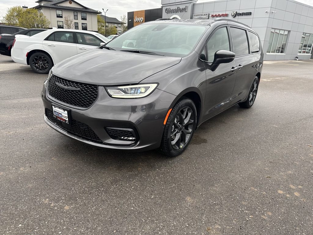 2023 Chrysler Pacifica Touring-L - km