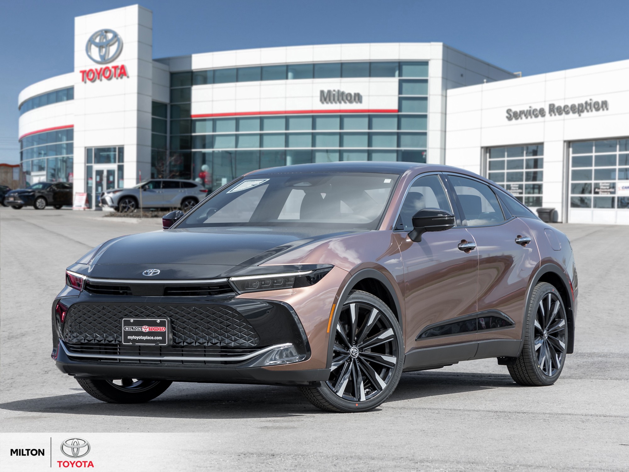 2023 Toyota Crown Platinum - 24km