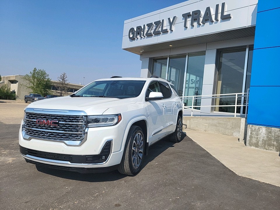 2021 GMC Acadia Denali - 60,217km