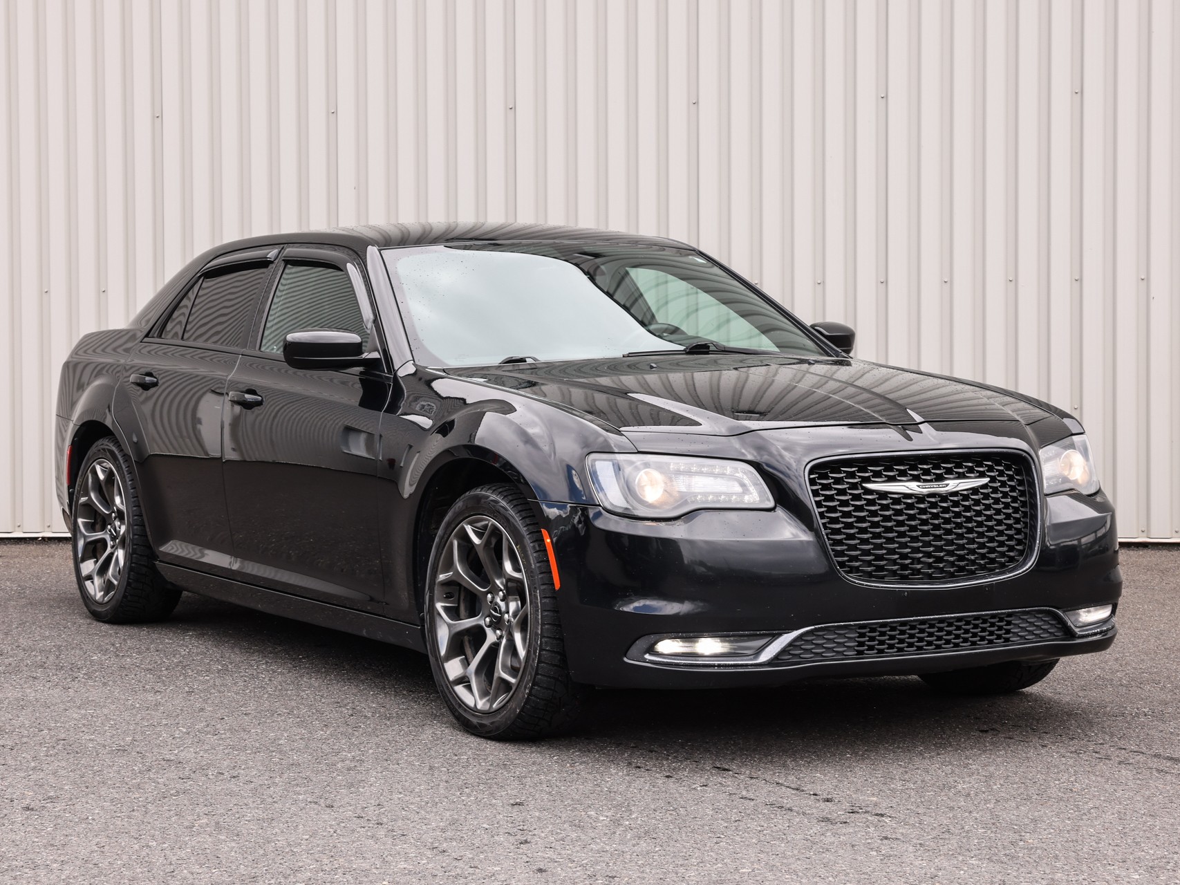 2016 Chrysler 300 S - 166374km