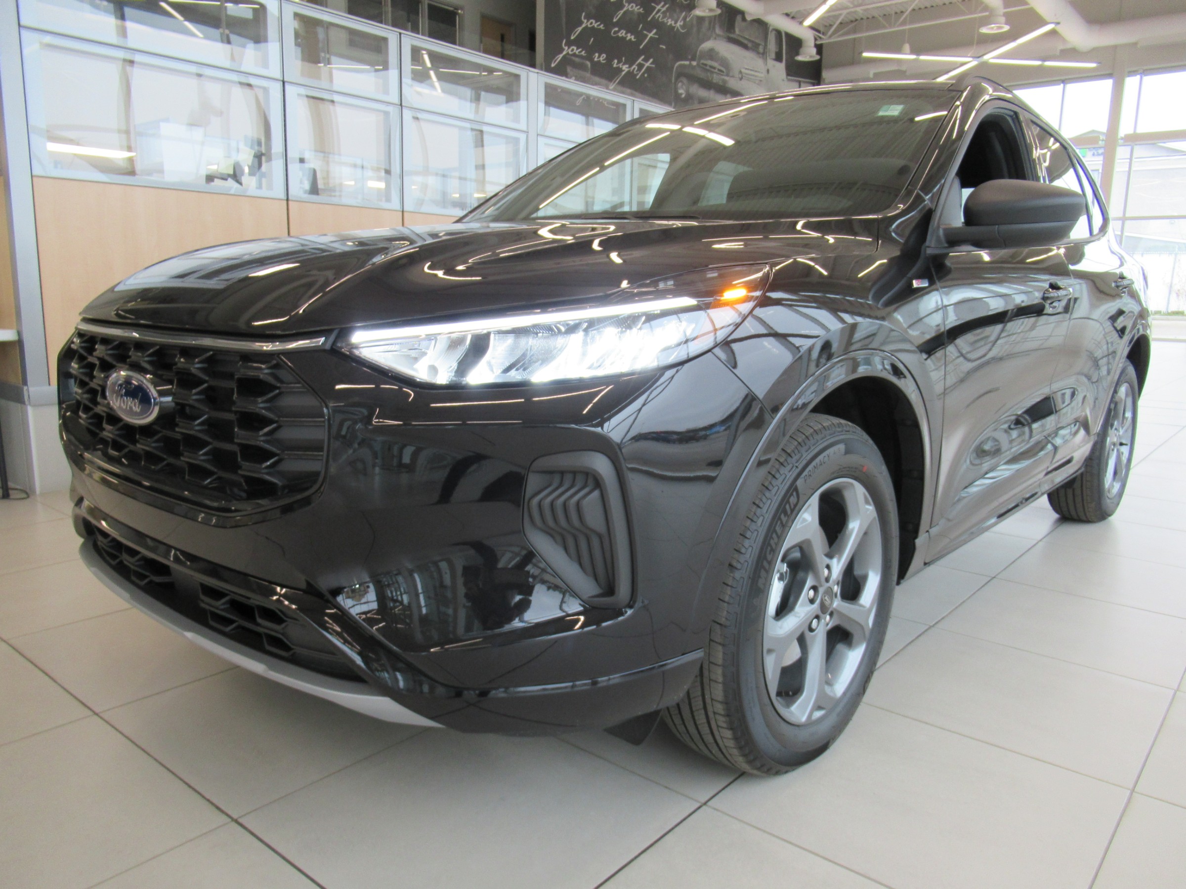 2023 Ford Escape ST-Line - 1km