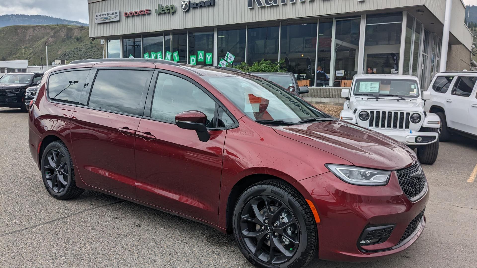2023 Chrysler Pacifica Touring-L - 18km