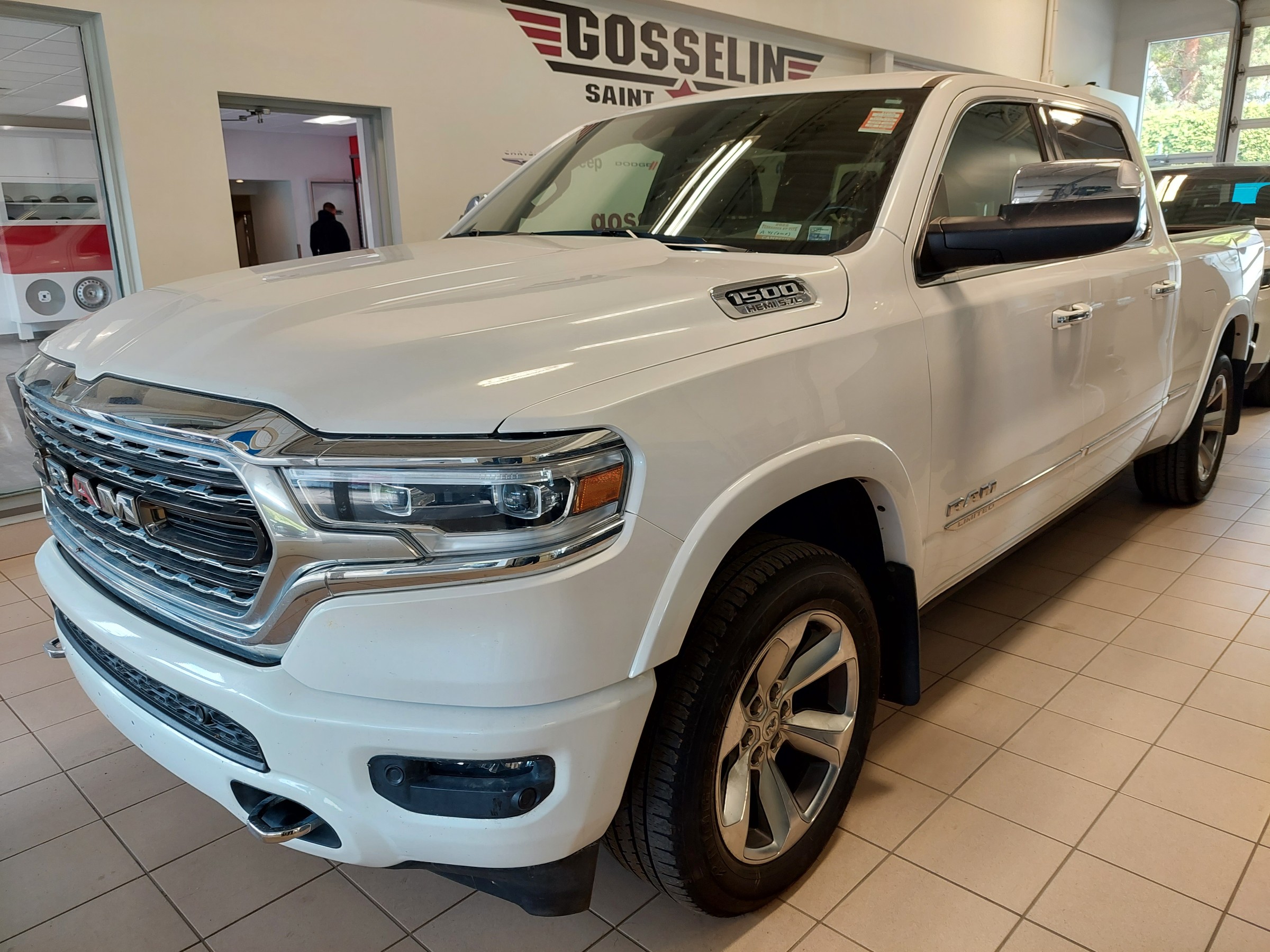 2022 RAM 1500 Limited - 25,000km