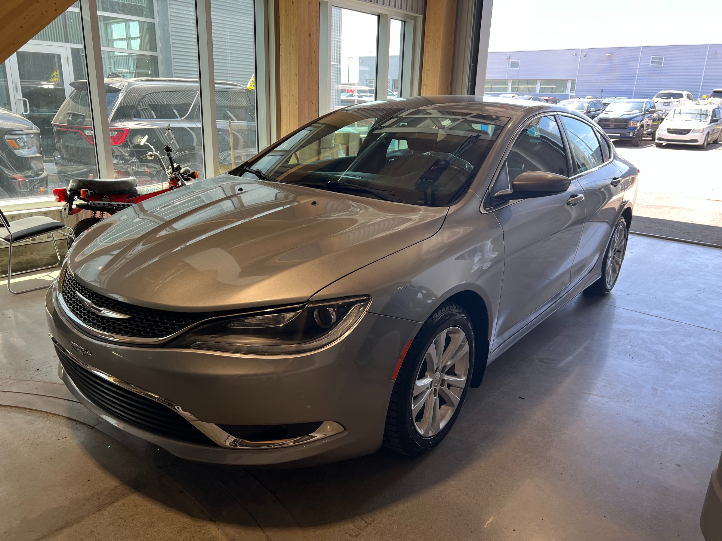2016 Chrysler 200 Limited - 27,229km