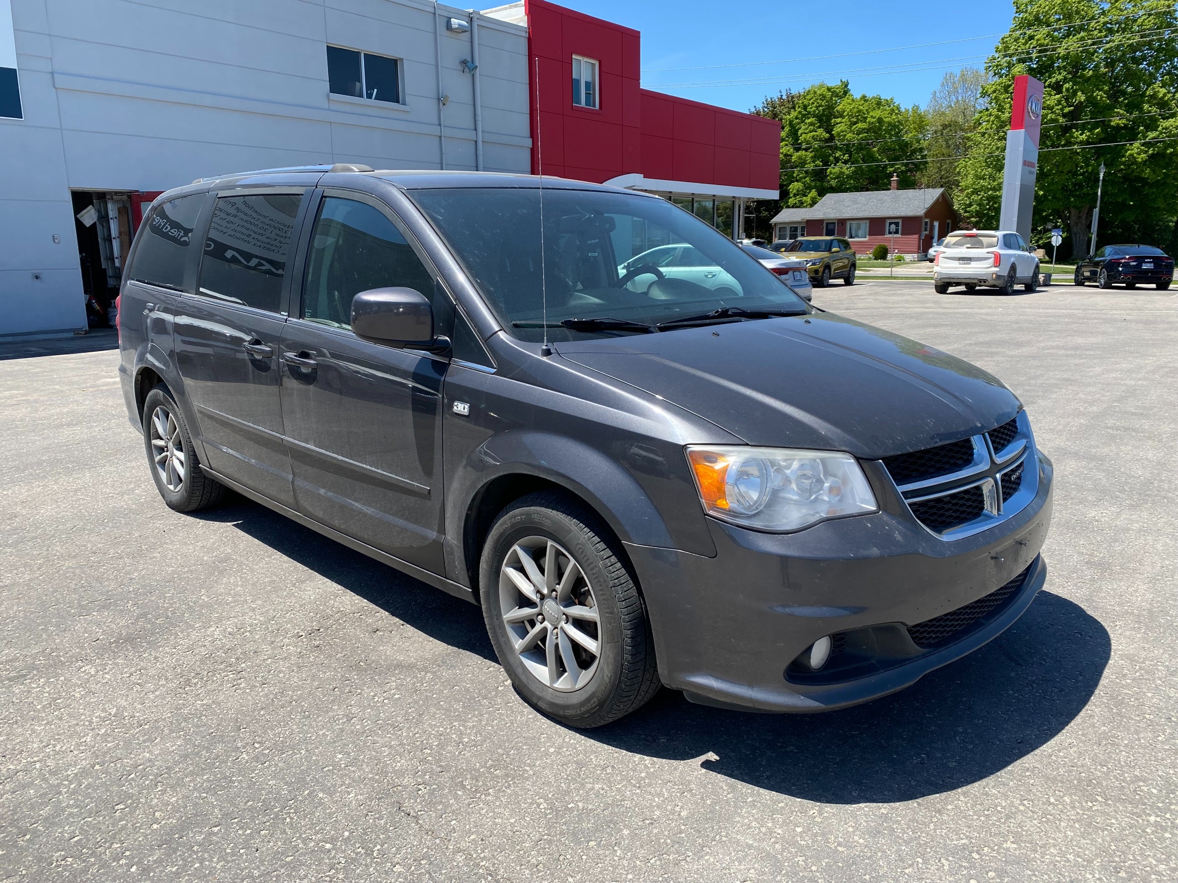 2014 Dodge Grand Caravan SE/SXT - 175,537km
