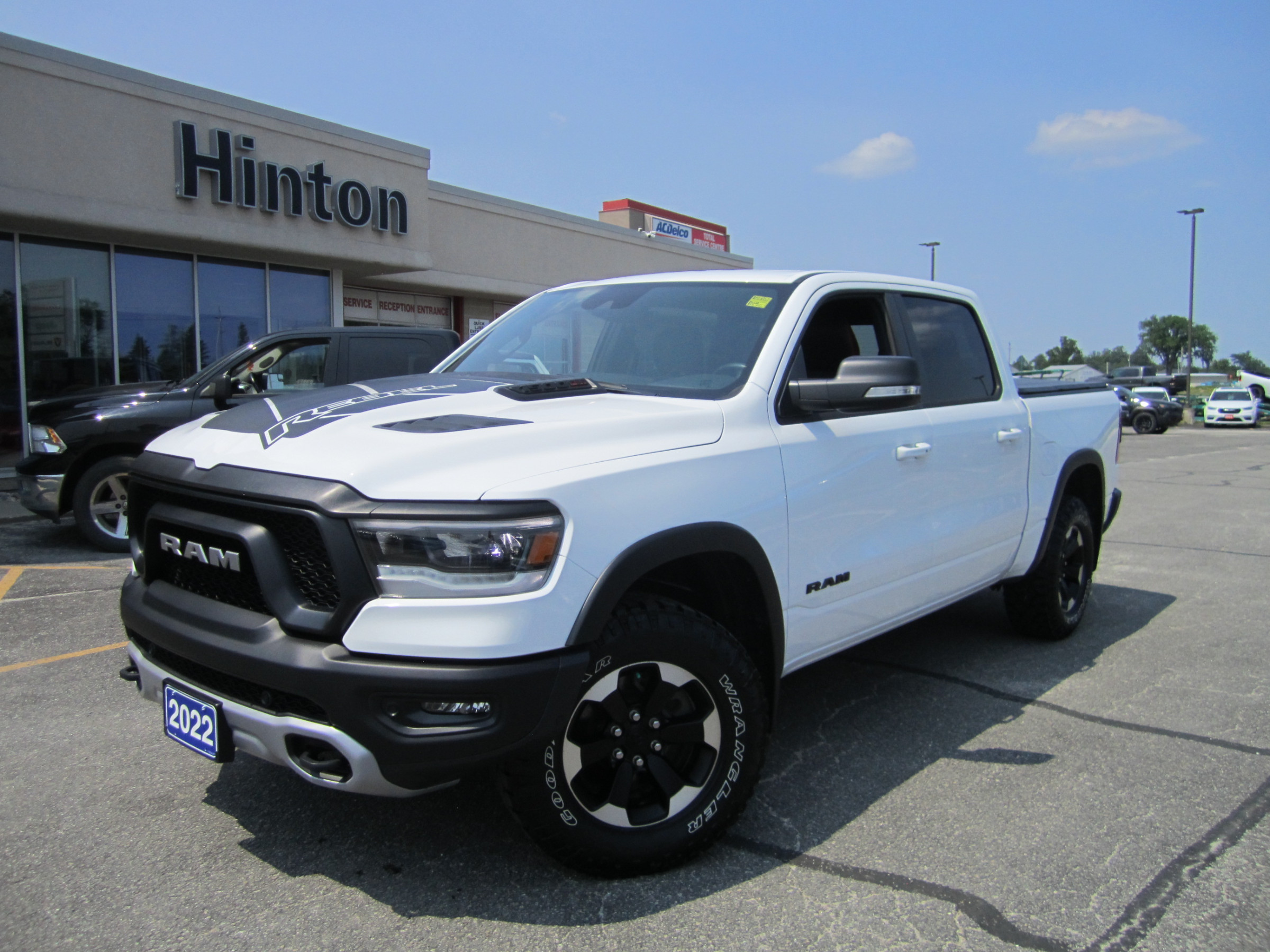 Hinton Dodge: New & Used Dodge, Chrysler, Jeep Dealer | Perth, ON.