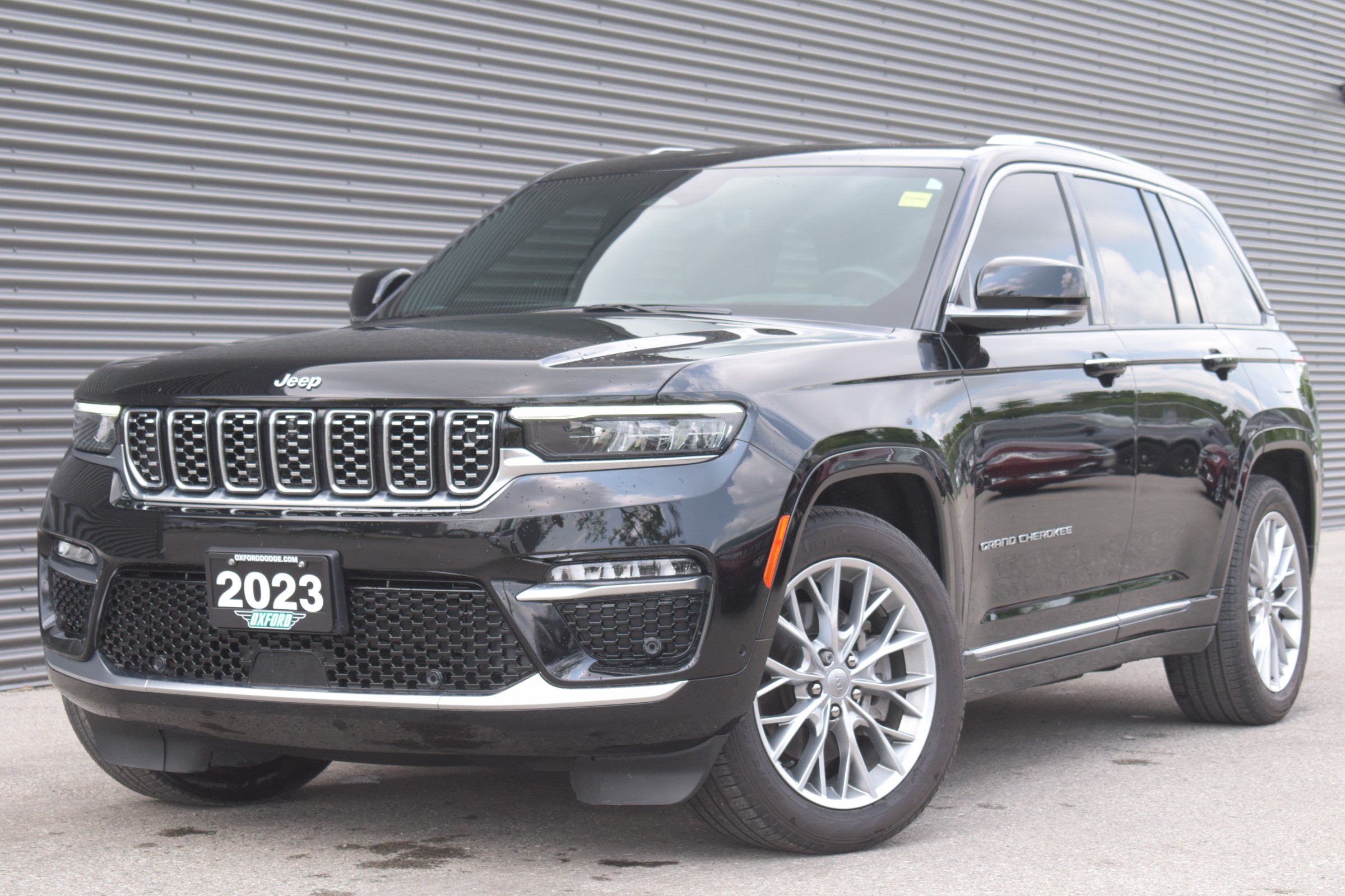 2023 Jeep Grand Cherokee Summit - 16,324km