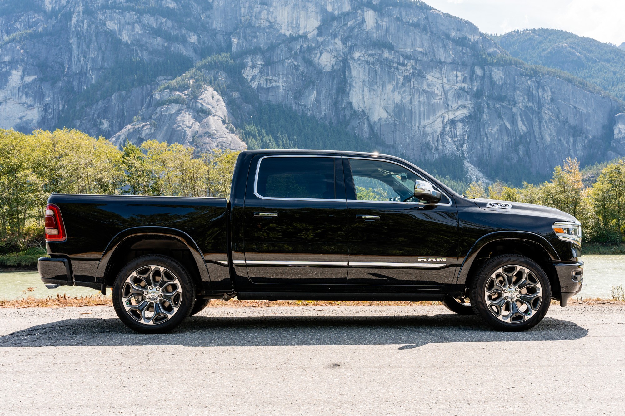 2022 RAM 1500 Limited - km