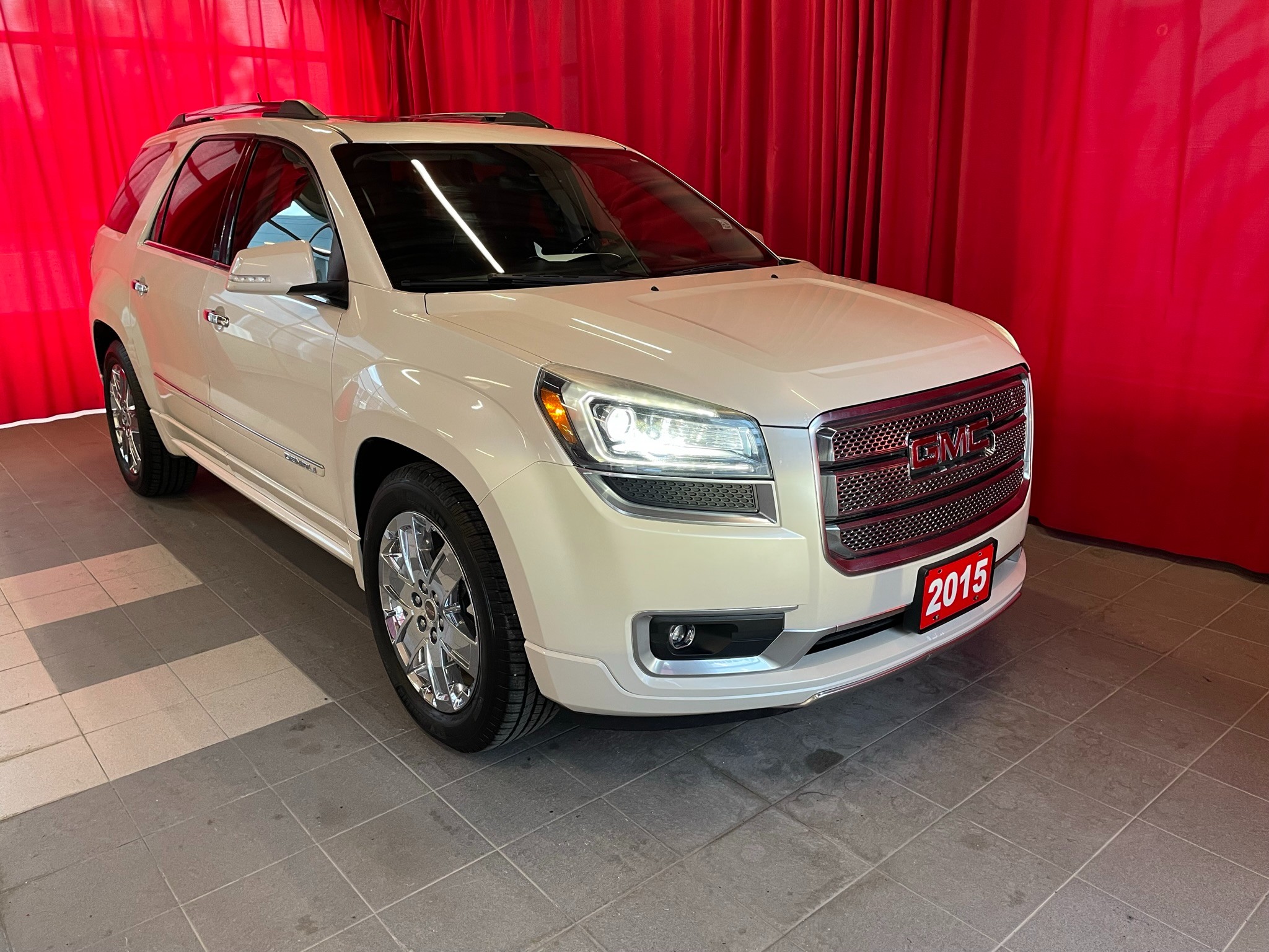 2015 GMC Acadia Denali - 139,172km