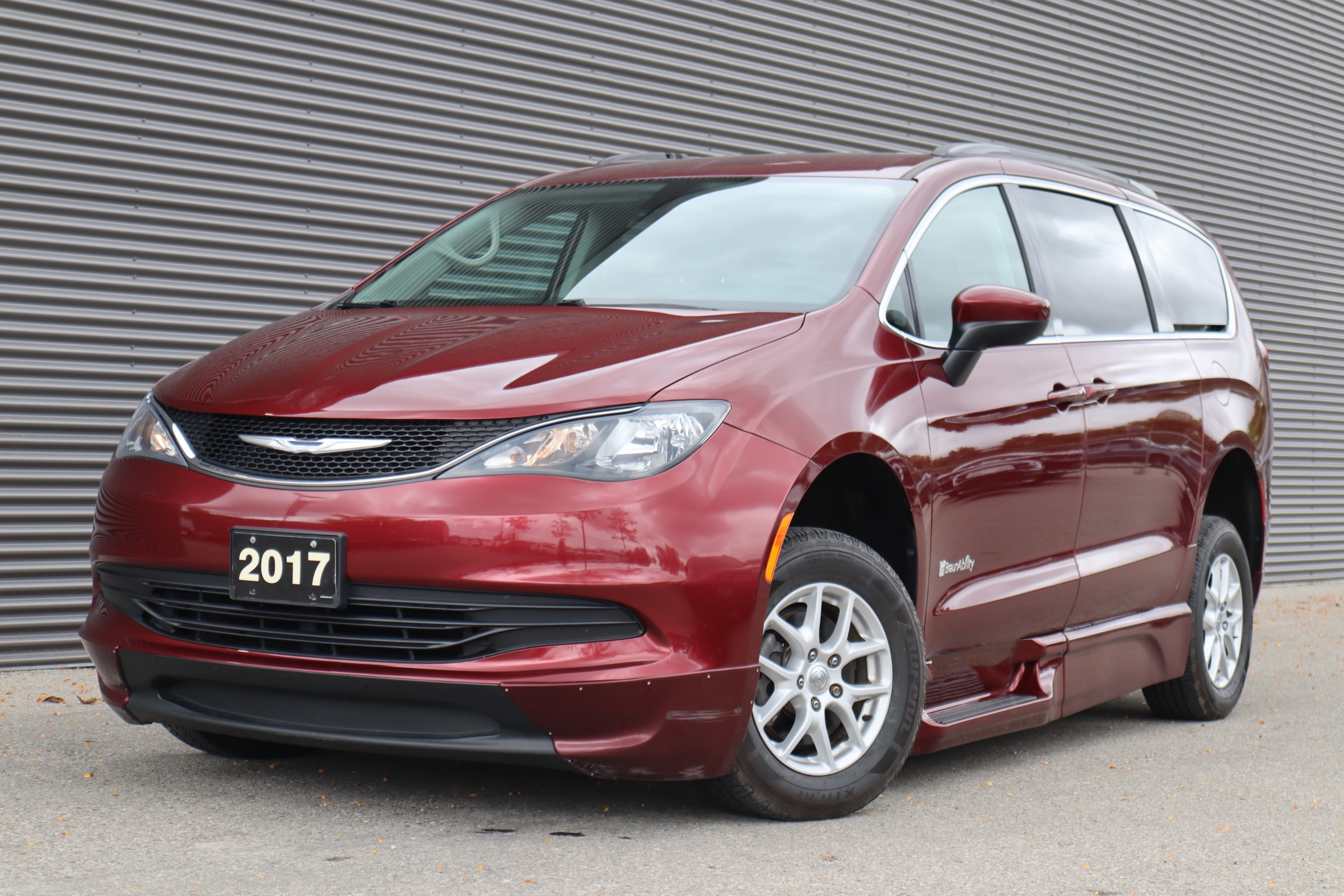 2017 Chrysler Pacifica LX - 99,396km
