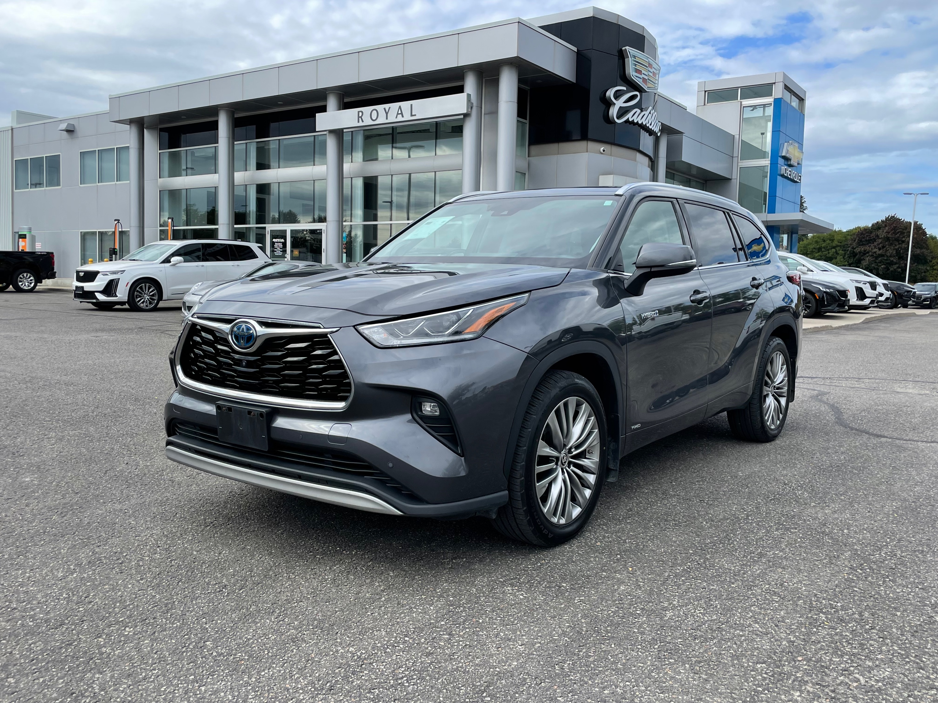 2020 Toyota Highlander Hybrid Limited - 97,693km