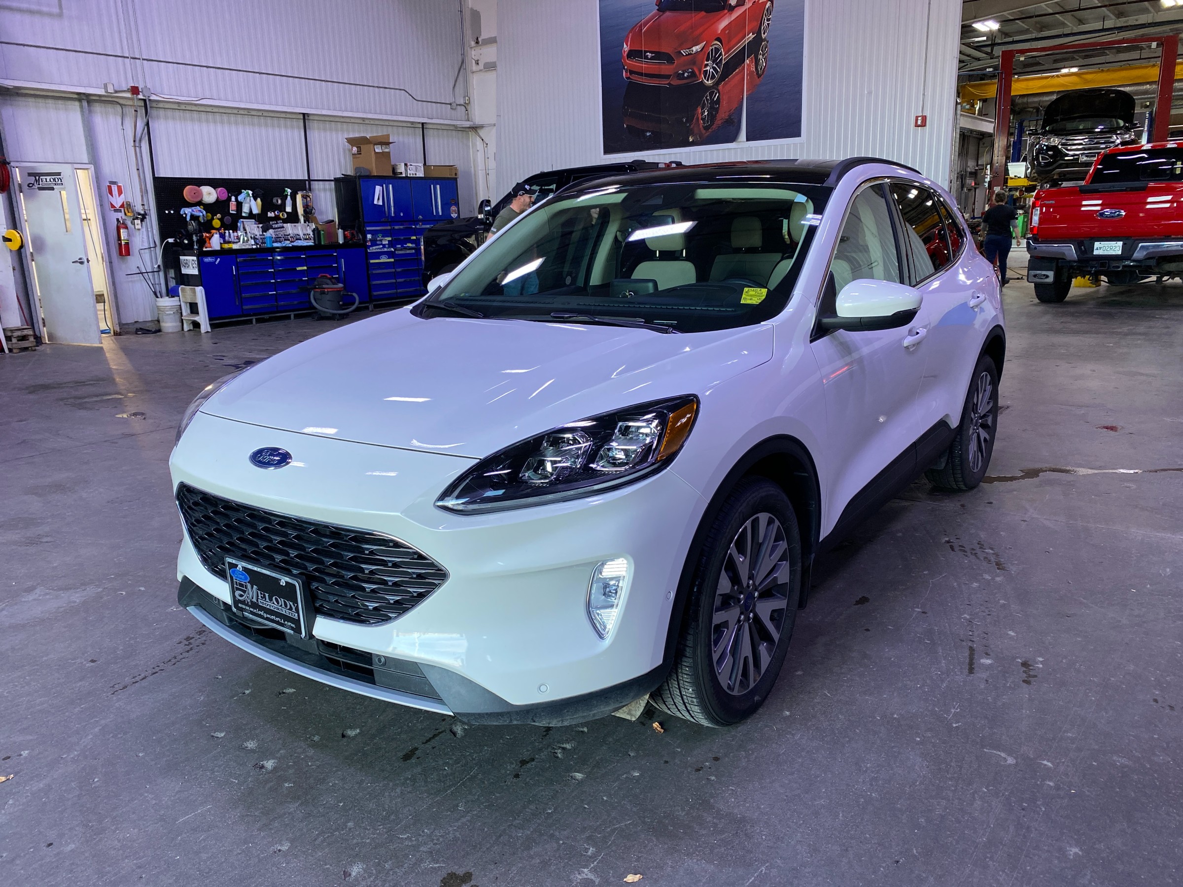 2020 Ford Escape Titanium - 33,420km