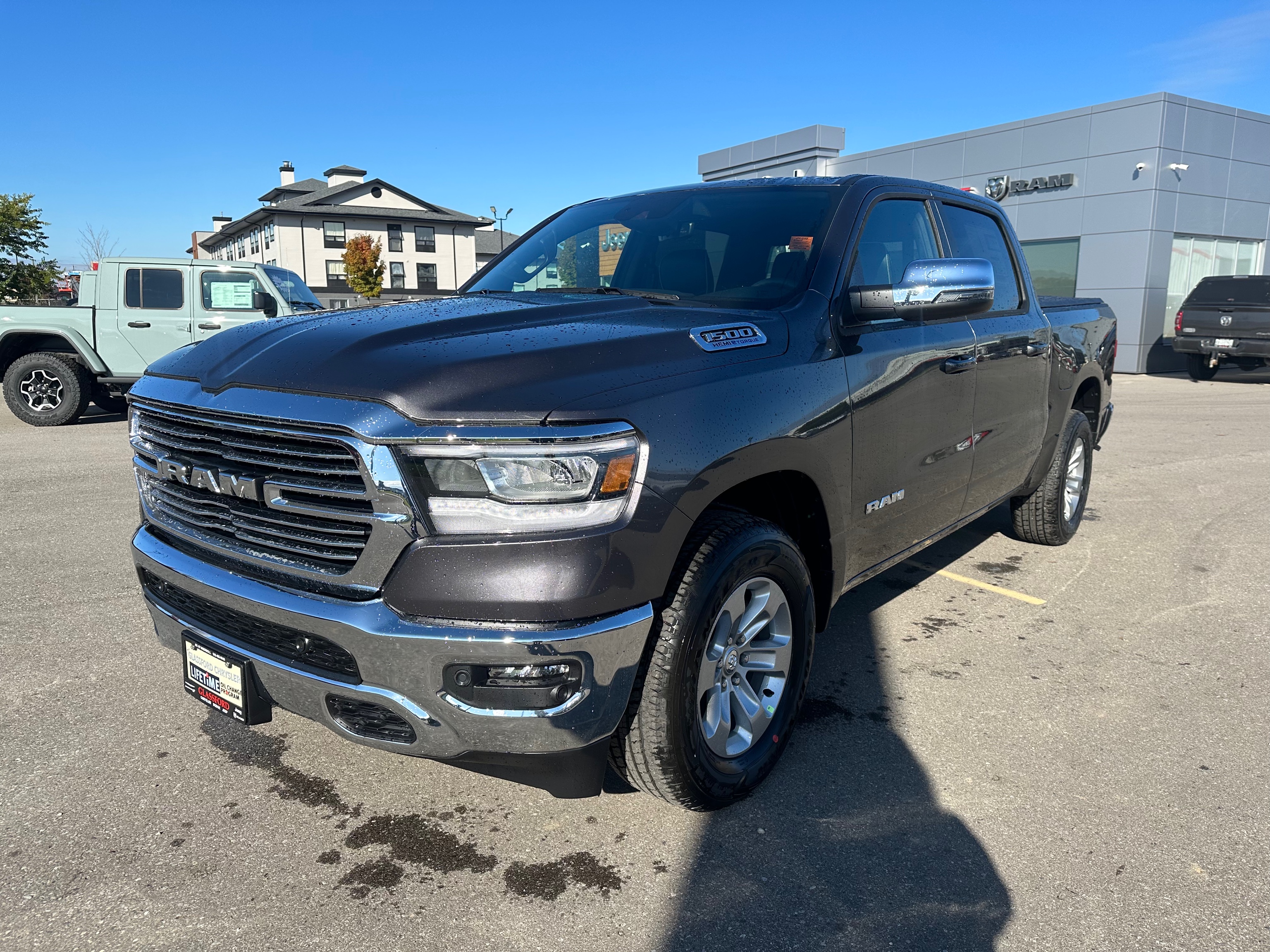 2024 RAM 1500 Laramie - km