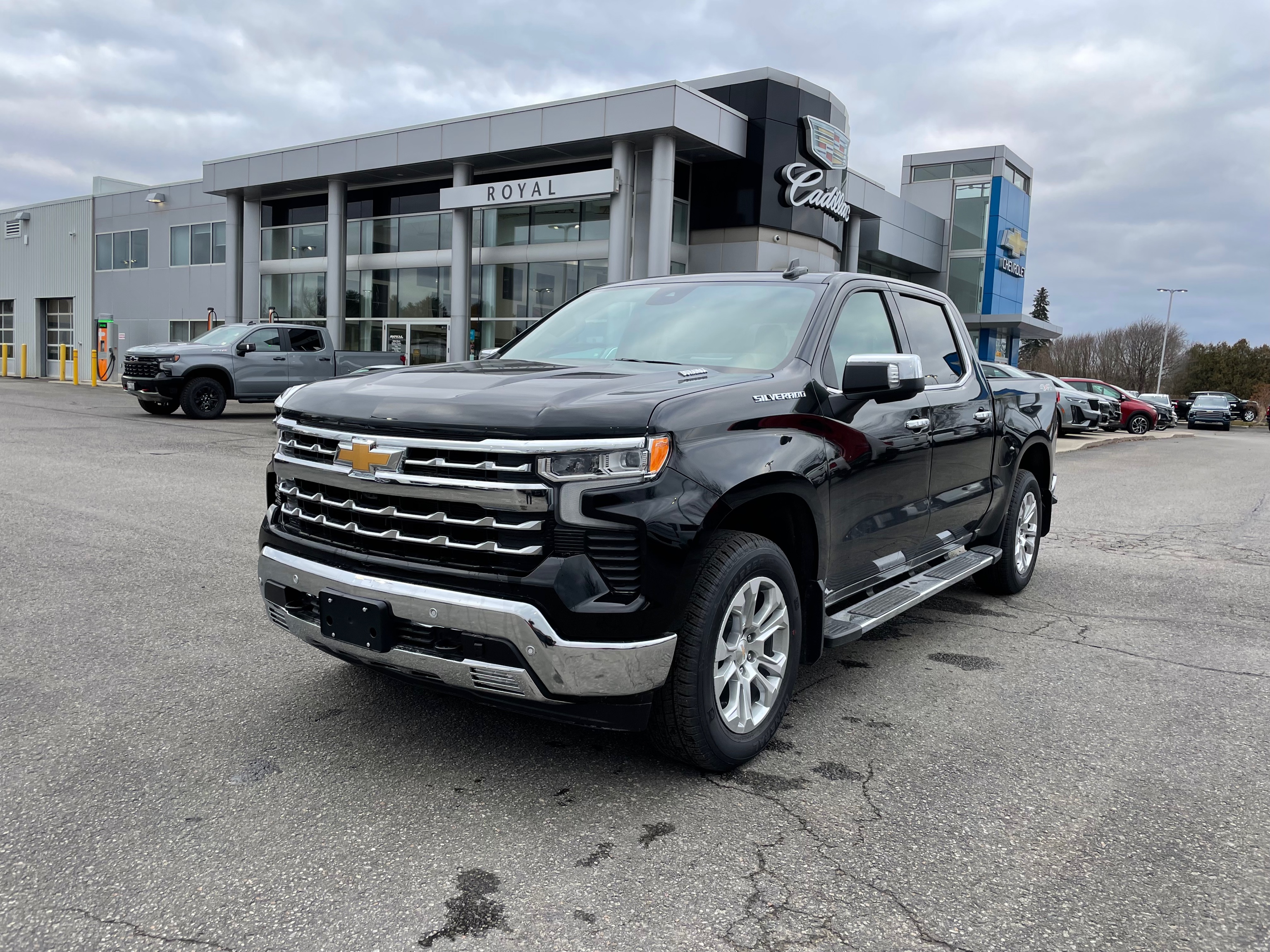 2024 Chevrolet Silverado 1500 LTZ - 100km