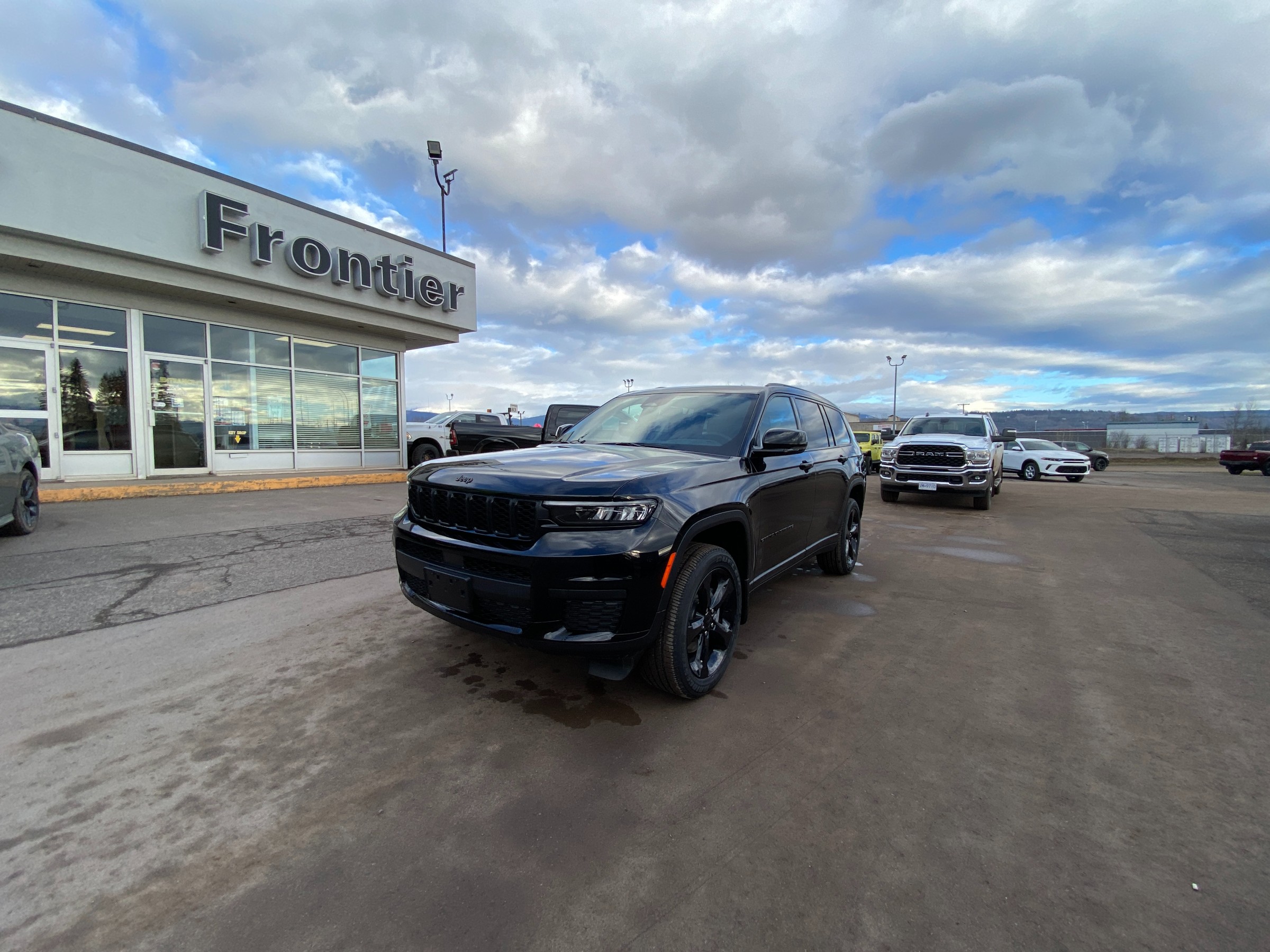 2024 Jeep Grand Cherokee L Laredo - 11km