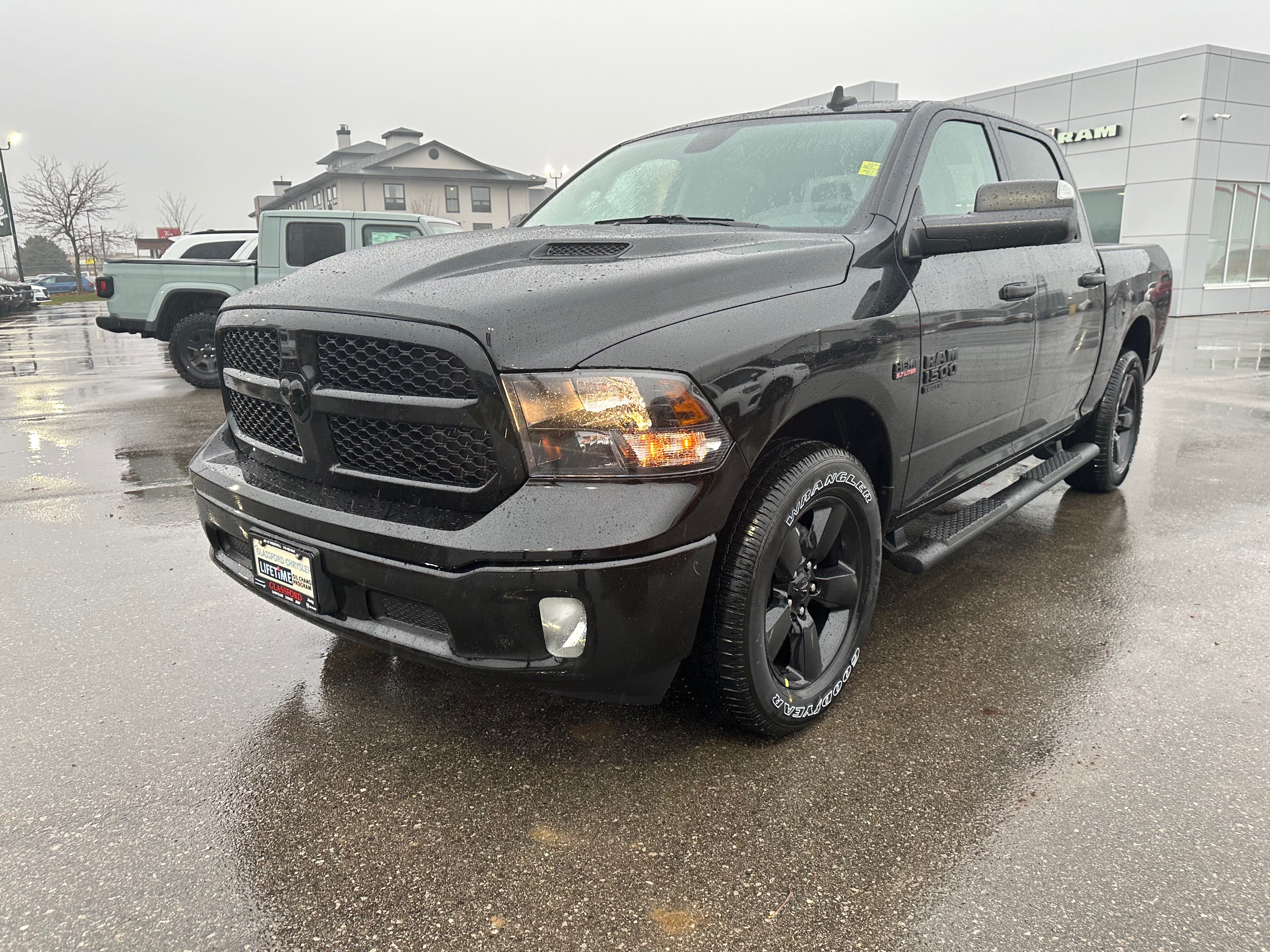 2023 RAM 1500 Classic SLT - km