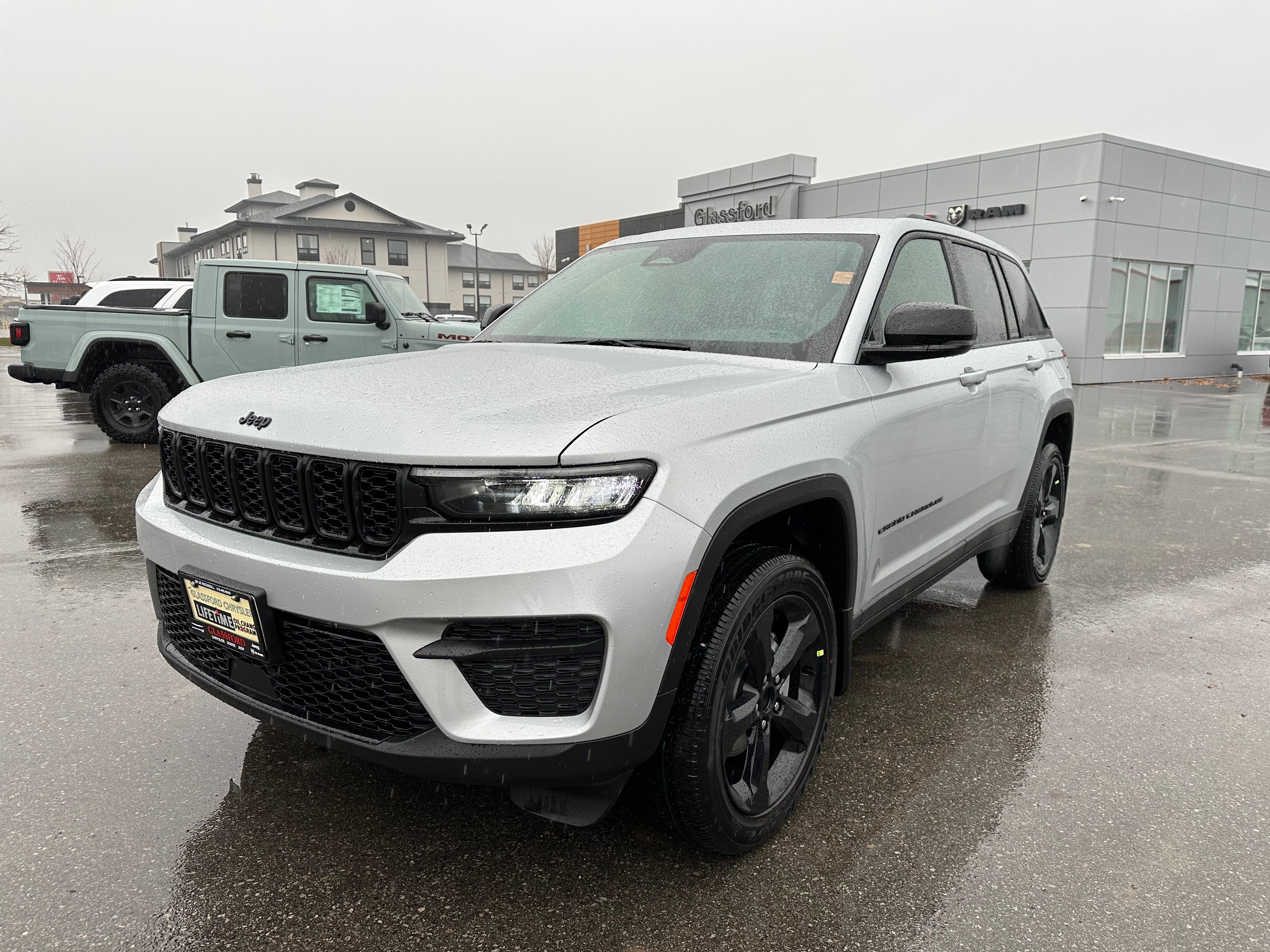2024 Jeep Grand Cherokee Laredo - km