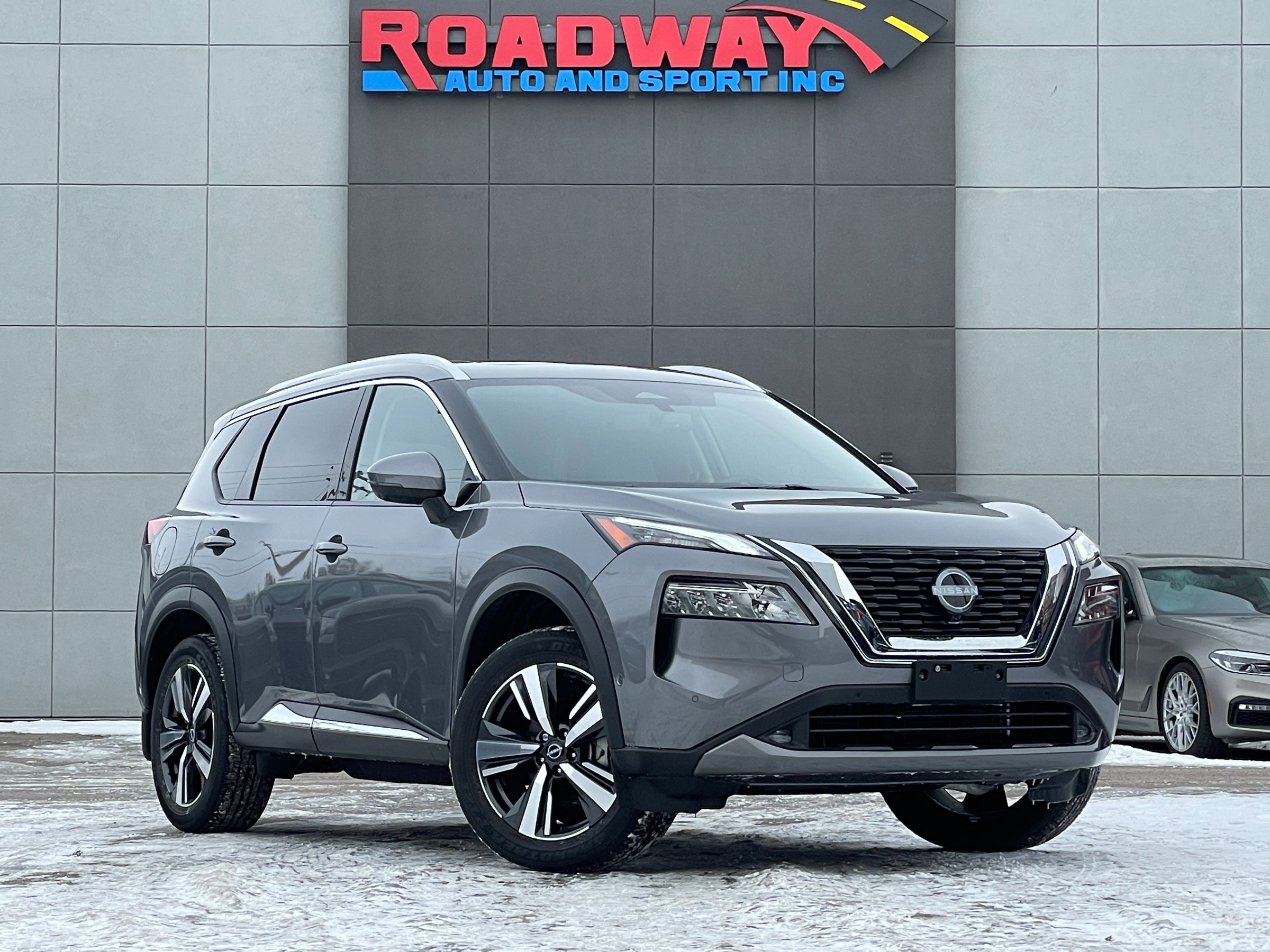 2022 Nissan Rogue SL - 9,999km