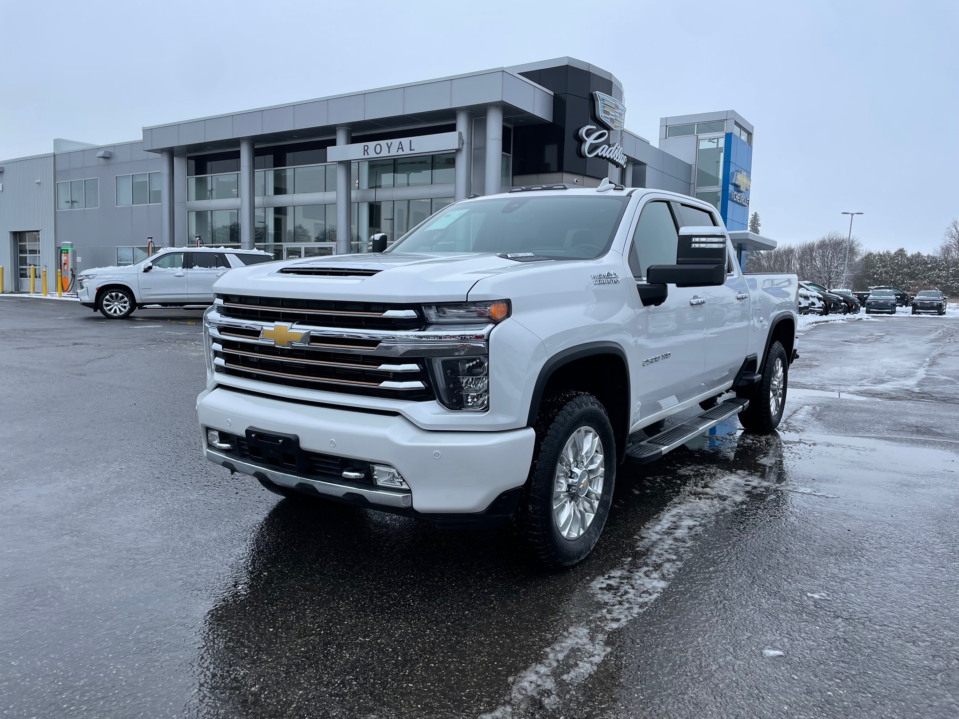 2022 Chevrolet Silverado 2500HD High Country - 28,168km