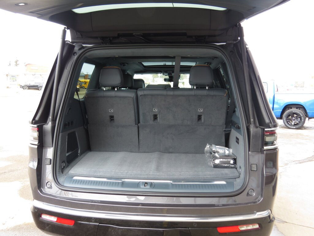 2022 Jeep Grand Wagoneer