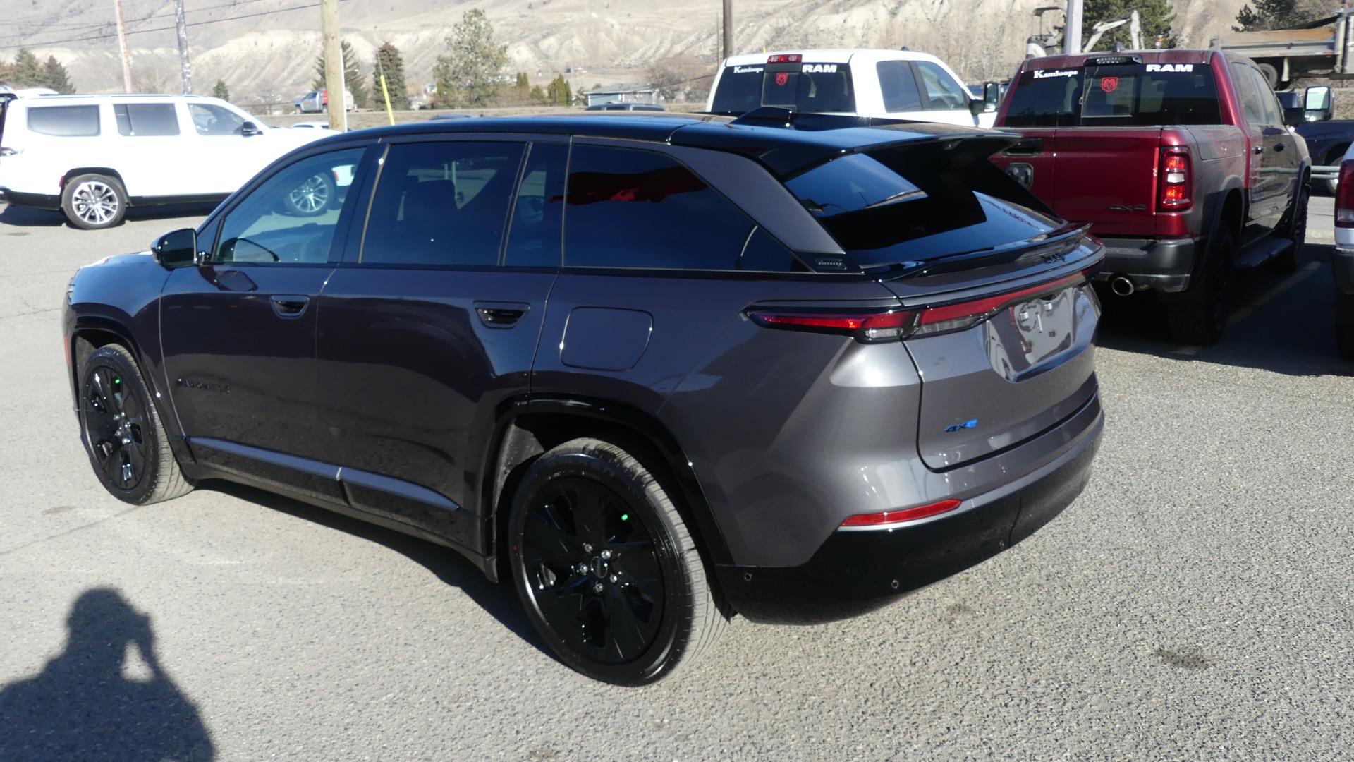 2024 Jeep Wagoneer S