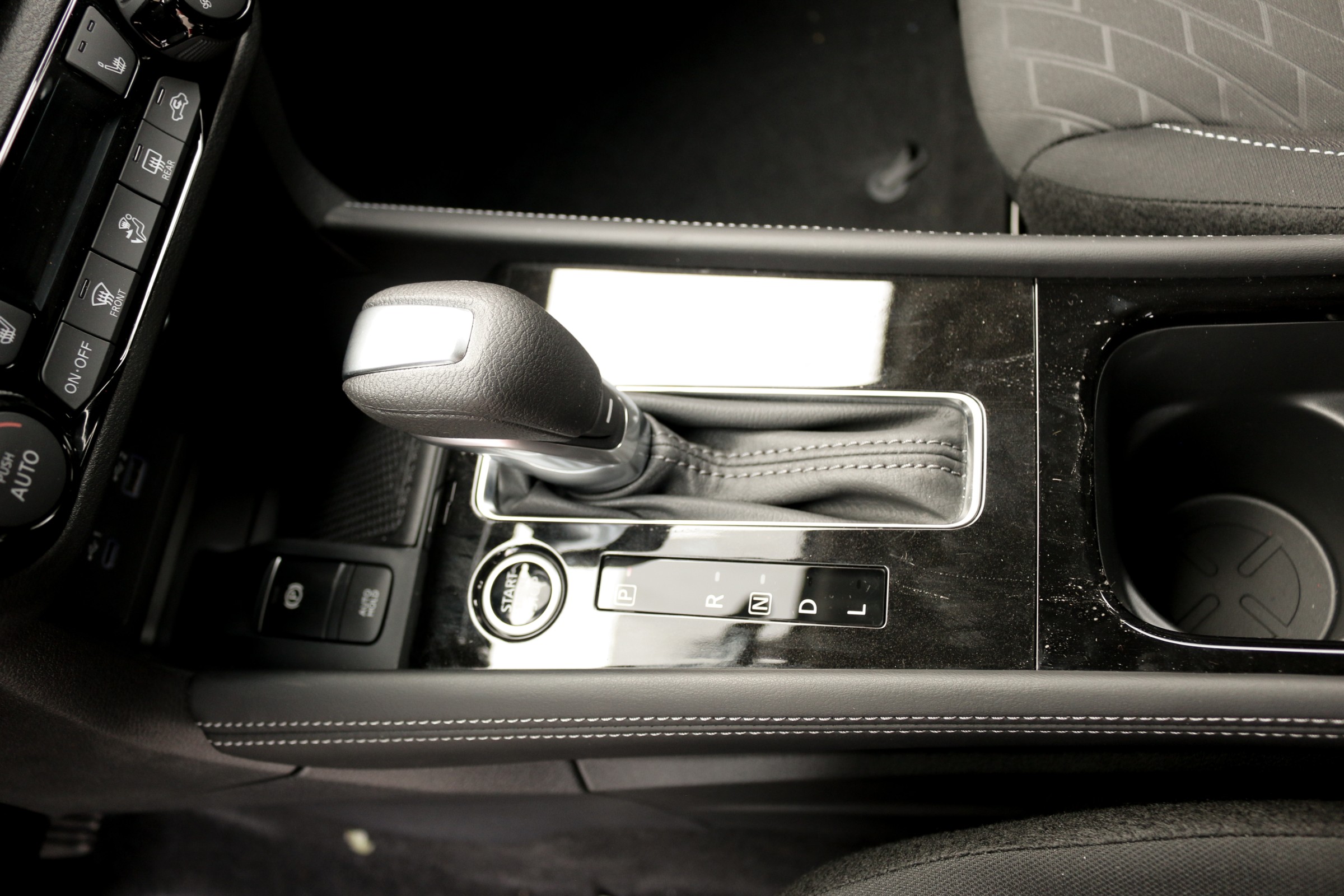 2025 Nissan Kicks Play