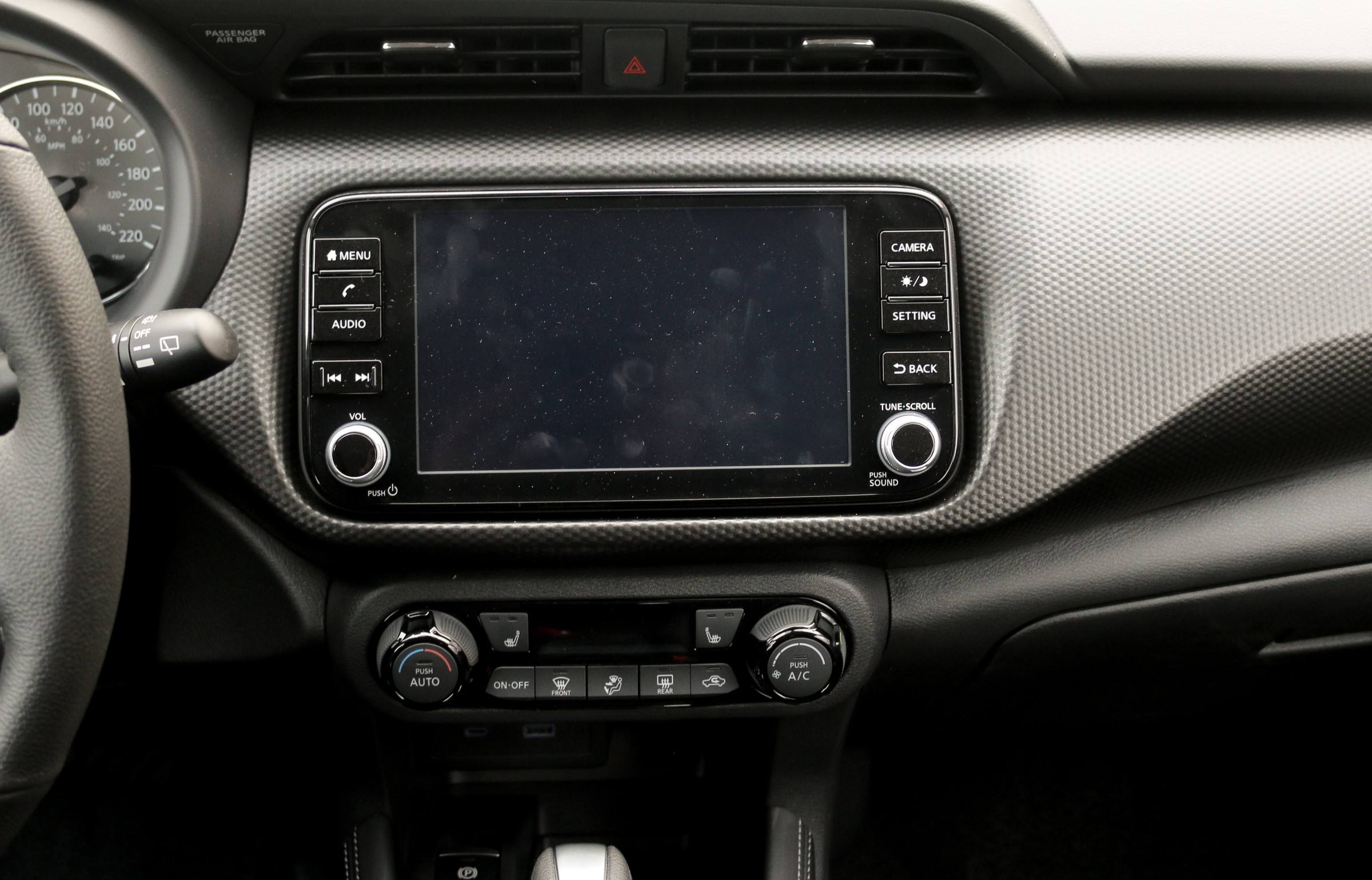 2025 Nissan Kicks Play