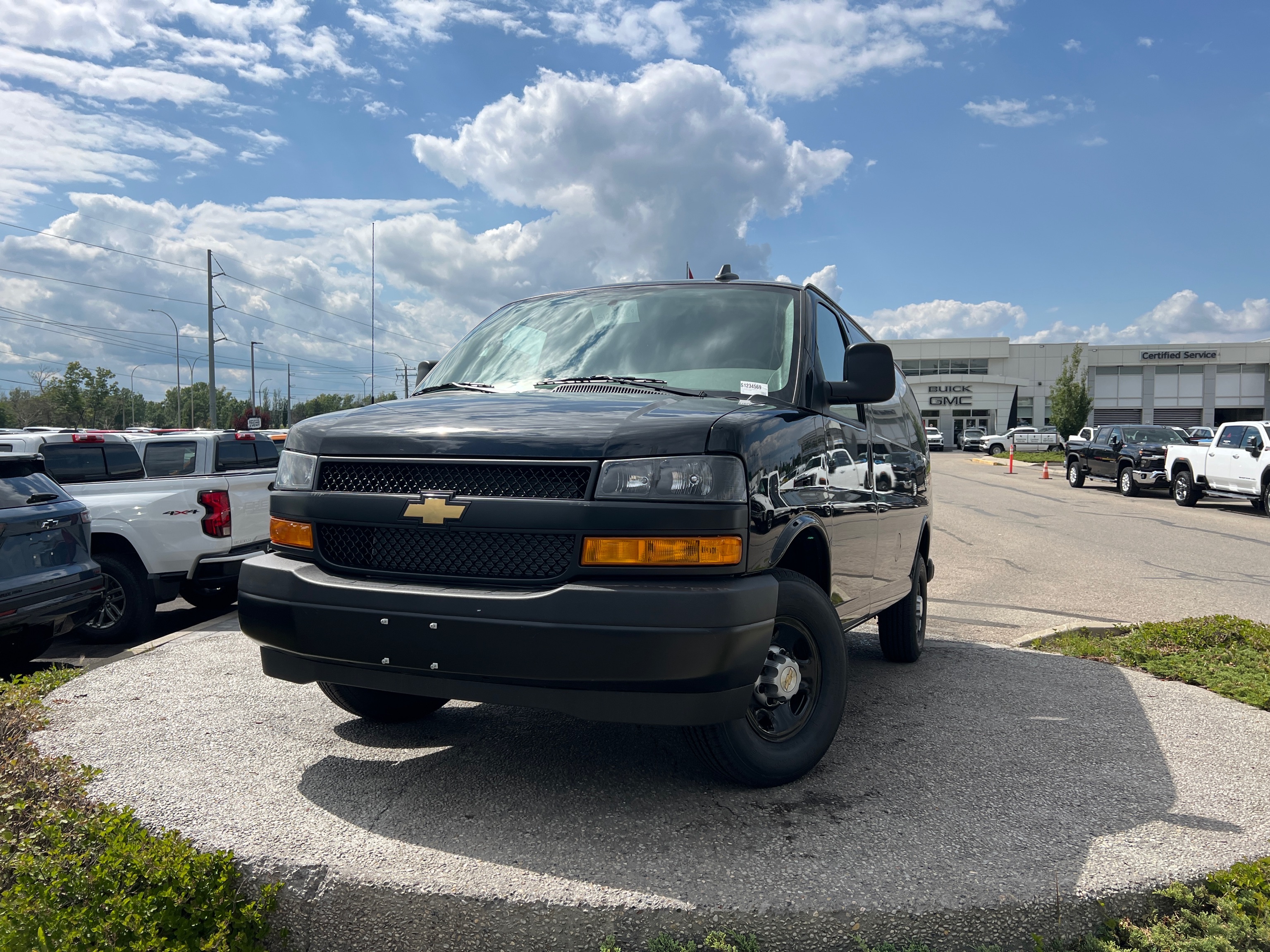 2025 Chevrolet Express 2500