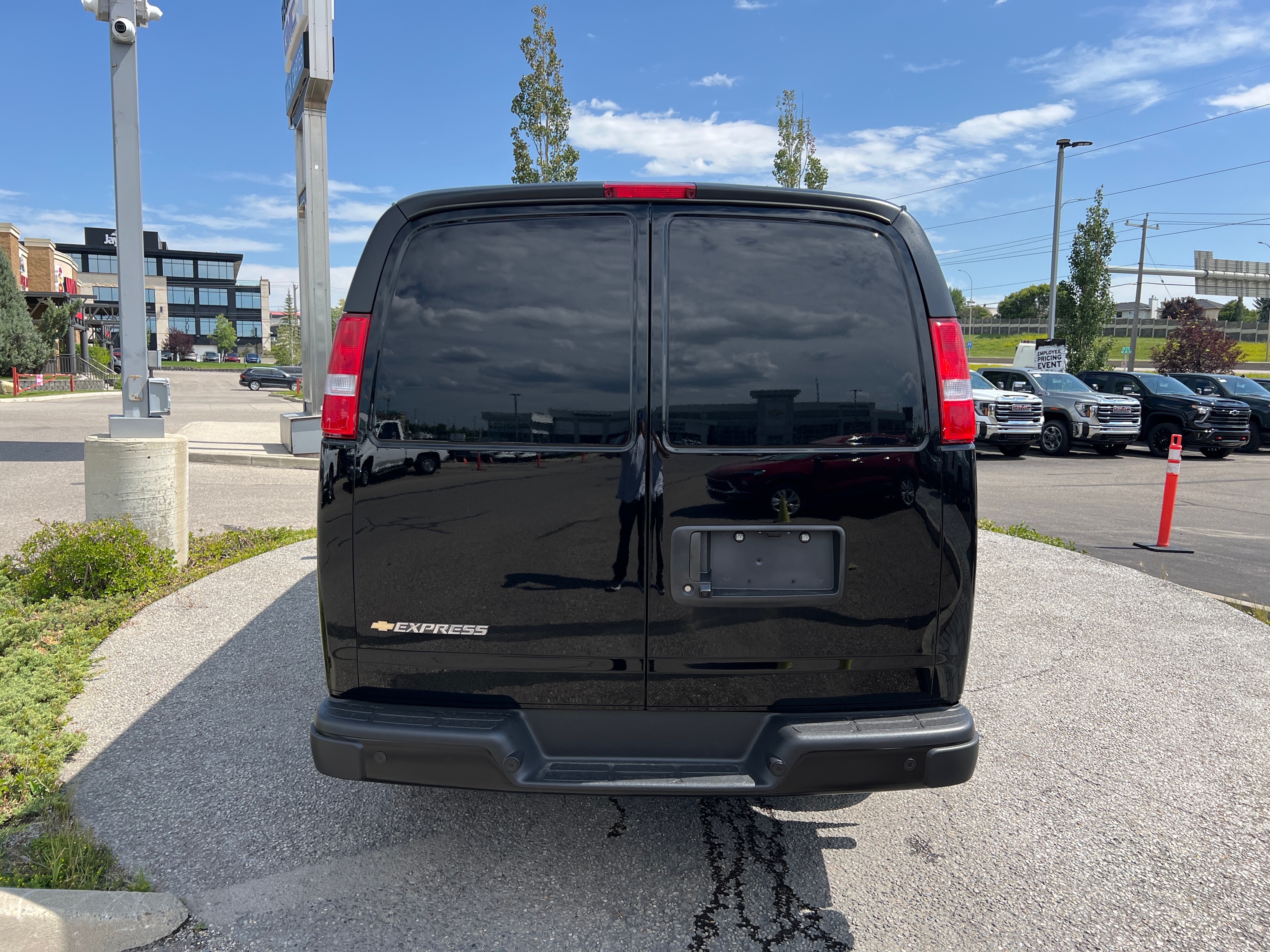 2025 Chevrolet Express 2500