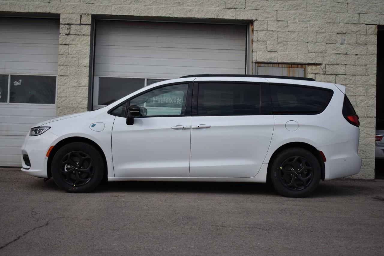 2024 Chrysler Pacifica Hybrid