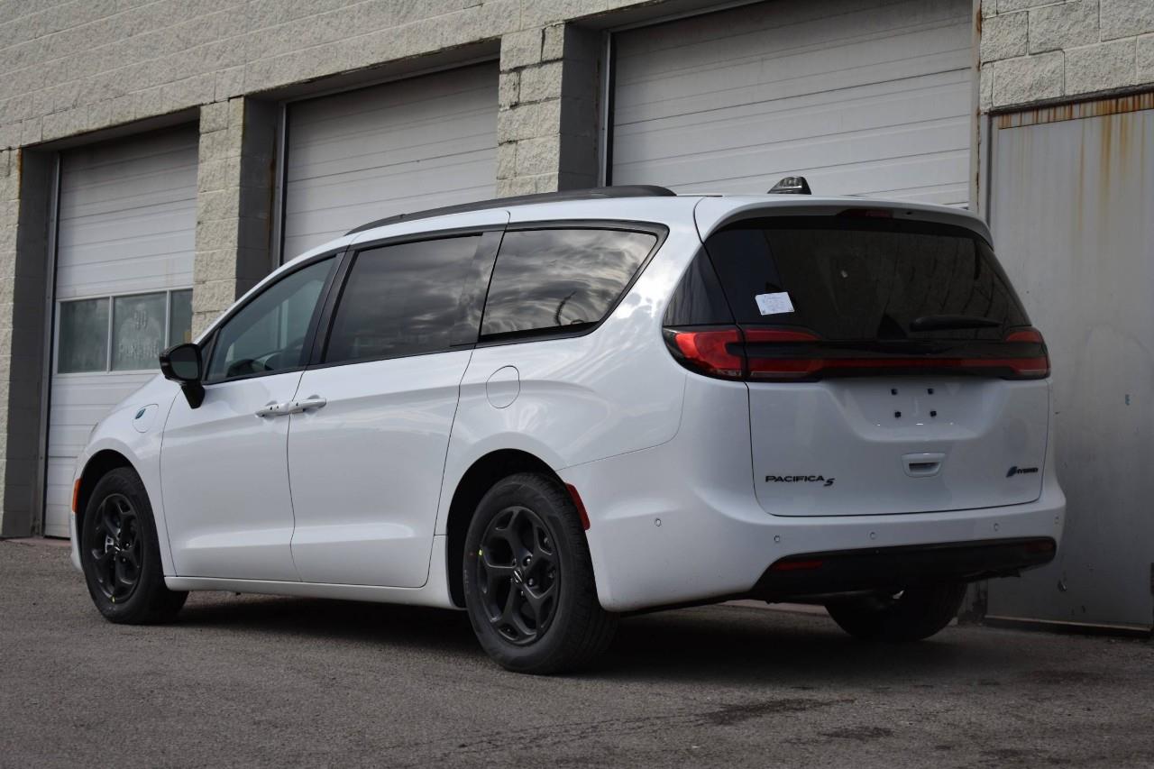 2024 Chrysler Pacifica Hybrid