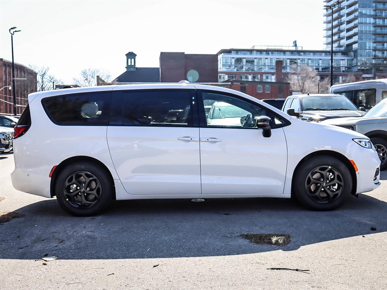 2024 Chrysler Pacifica Hybrid