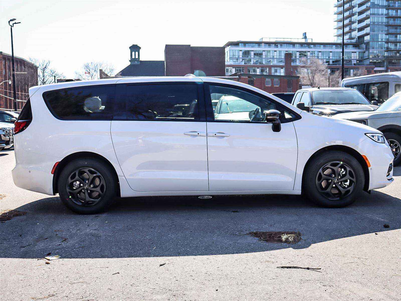 2024 Chrysler Pacifica Hybrid
