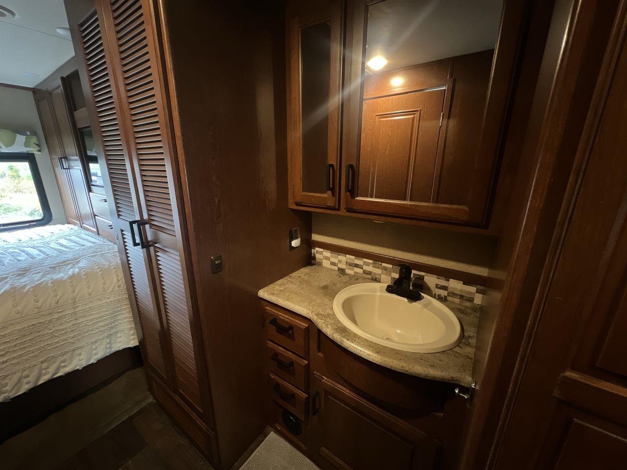 2015 Freightliner MOTORHOME - FORCEFRC37