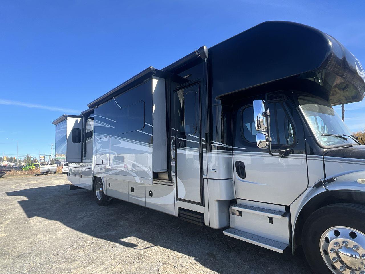 2015 Freightliner MOTORHOME - FORCEFRC37