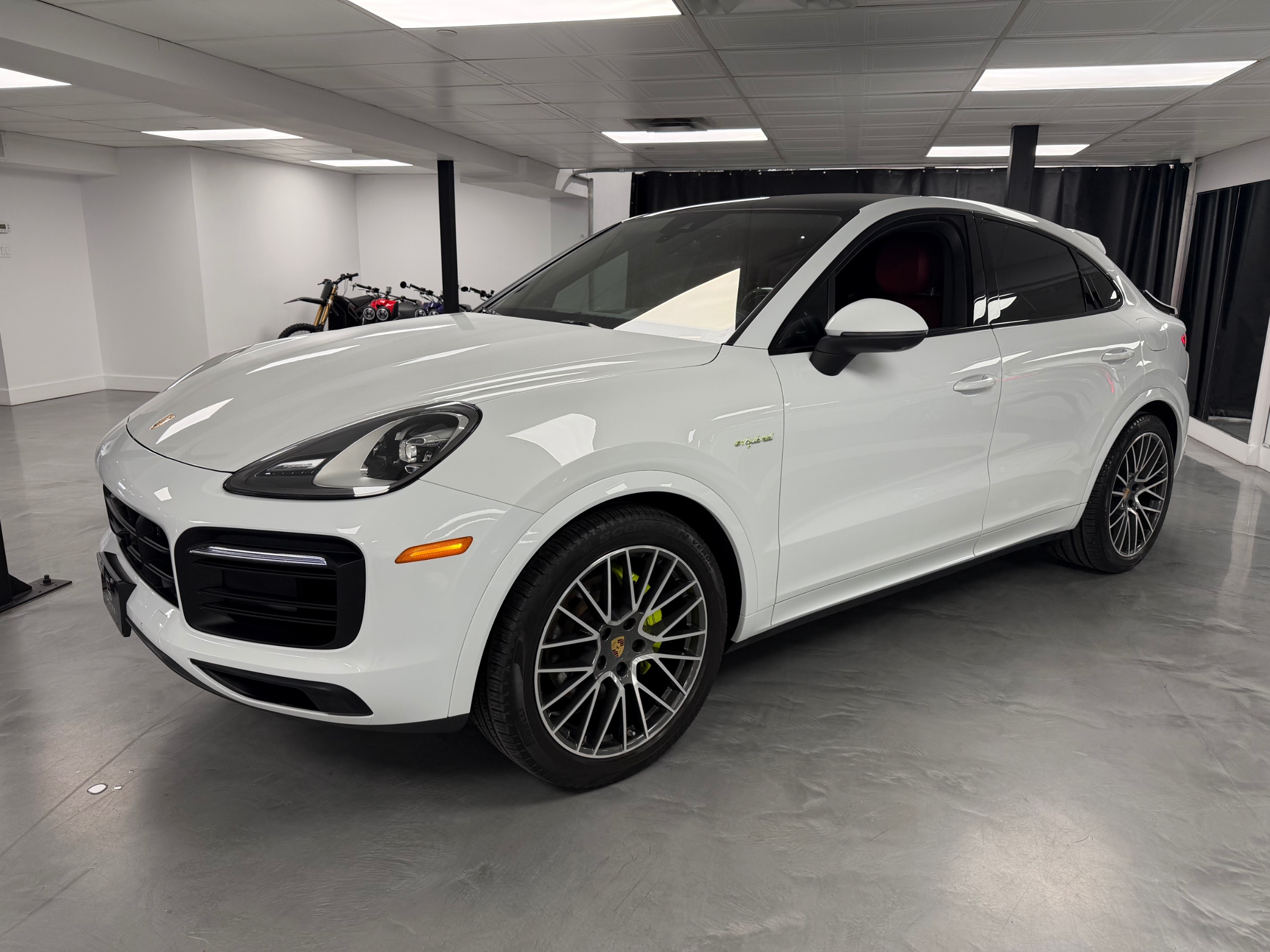2023 Porsche Cayenne E-Hybrid Coupe