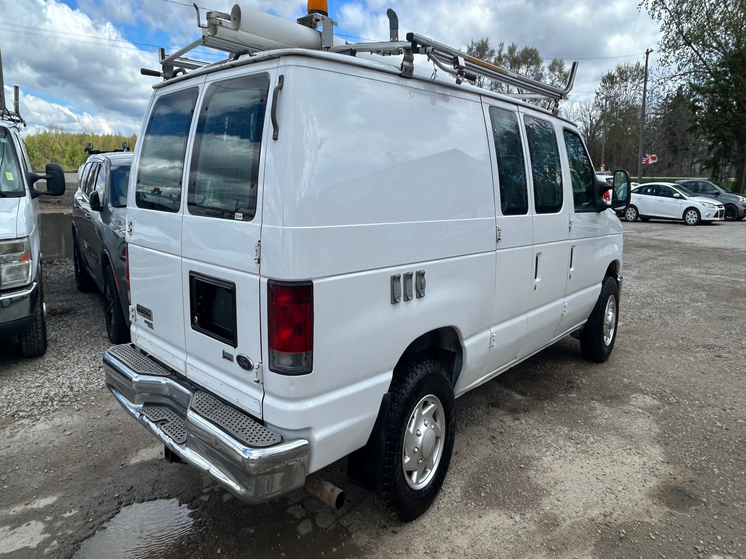 2012 Ford E-350 Super Duty