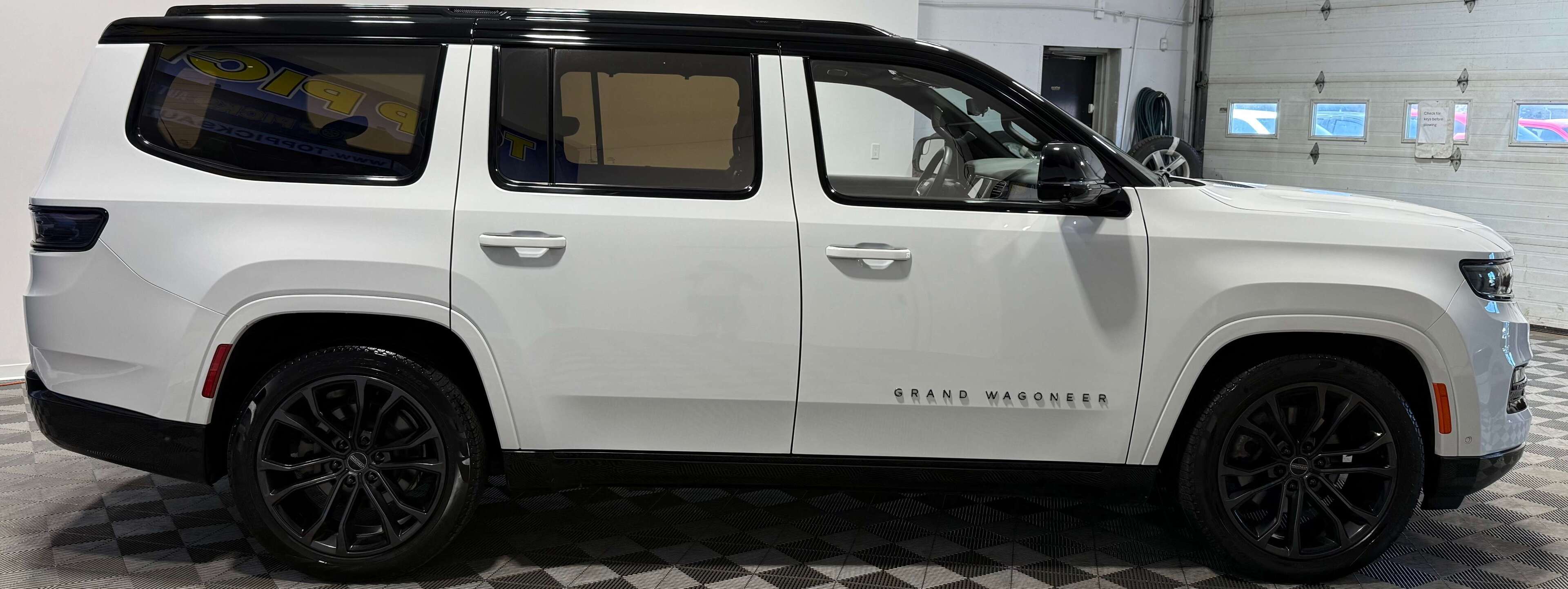 2023 Jeep Grand Wagoneer